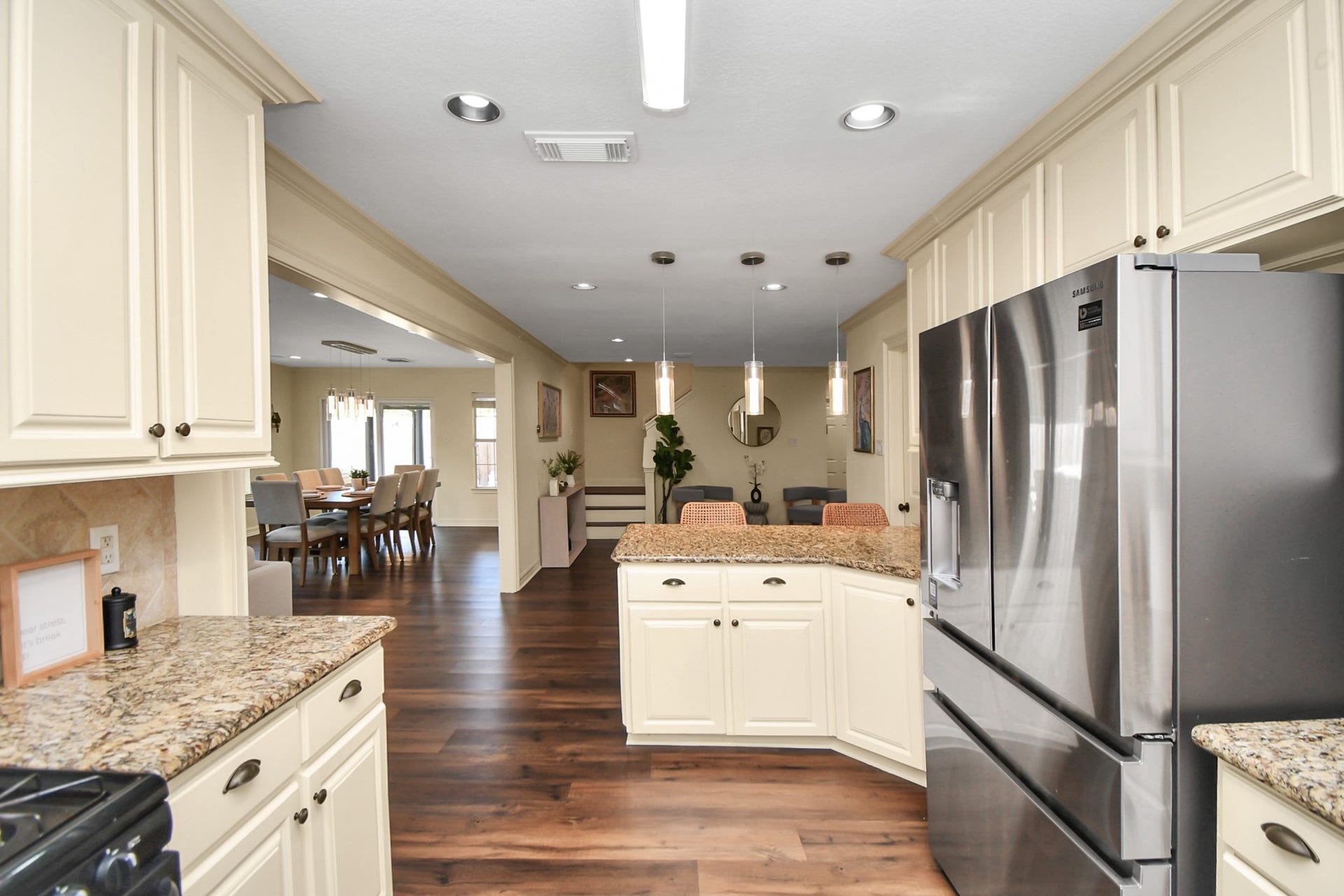 9606 Beverlyhill Street, Houston, TX 77063 9606 Beverlyhill Street, Houston, TX 77063