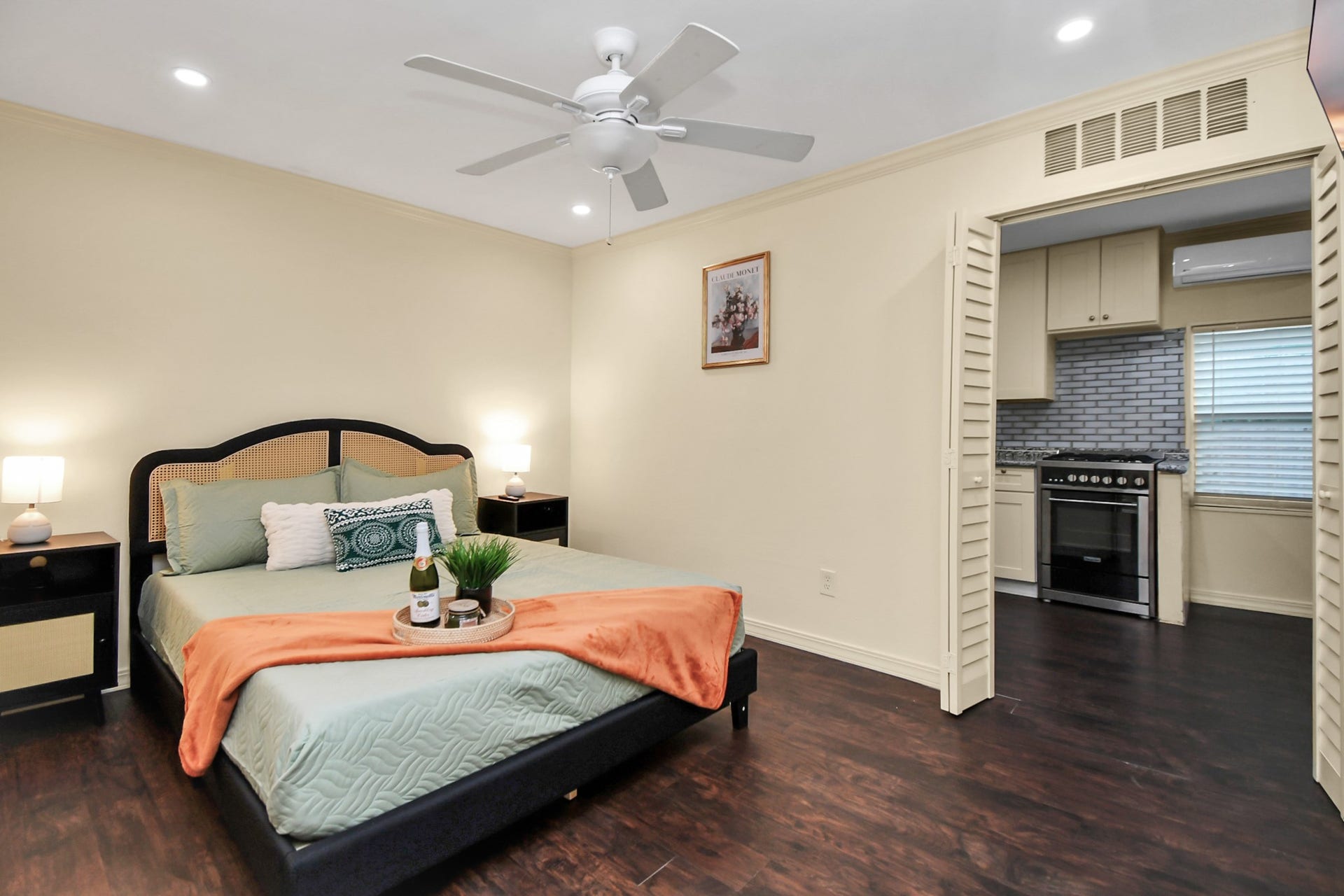 9606 Beverlyhill Street, Houston, TX 77063 9606 Beverlyhill Street, Houston, TX 77063