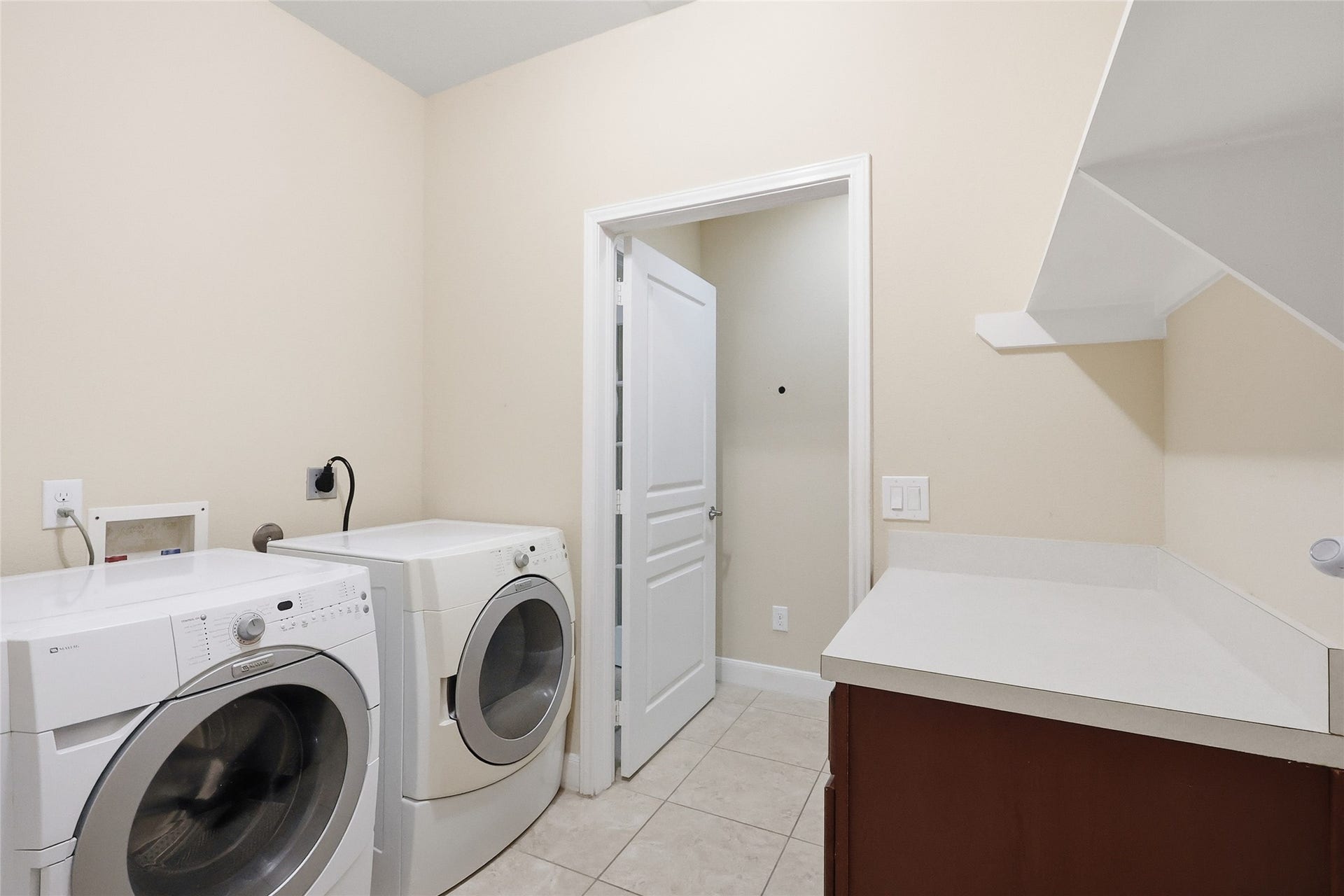 3263 Persimmon Grove, Richmond, TX 77469 Utility/laundry room.