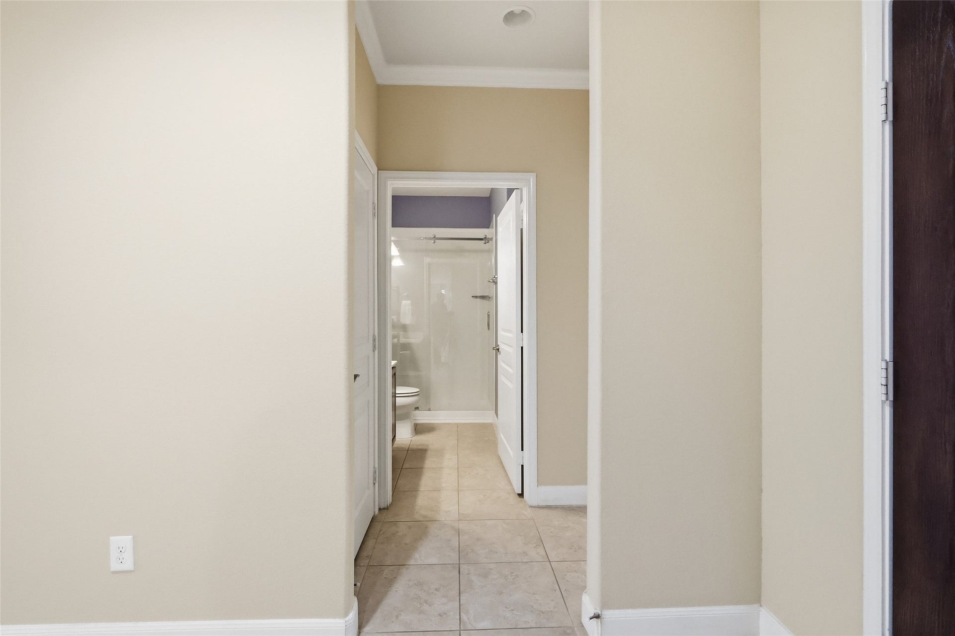 3263 Persimmon Grove, Richmond, TX 77469 Hallway to bathroom 2 and Bedroom 2.