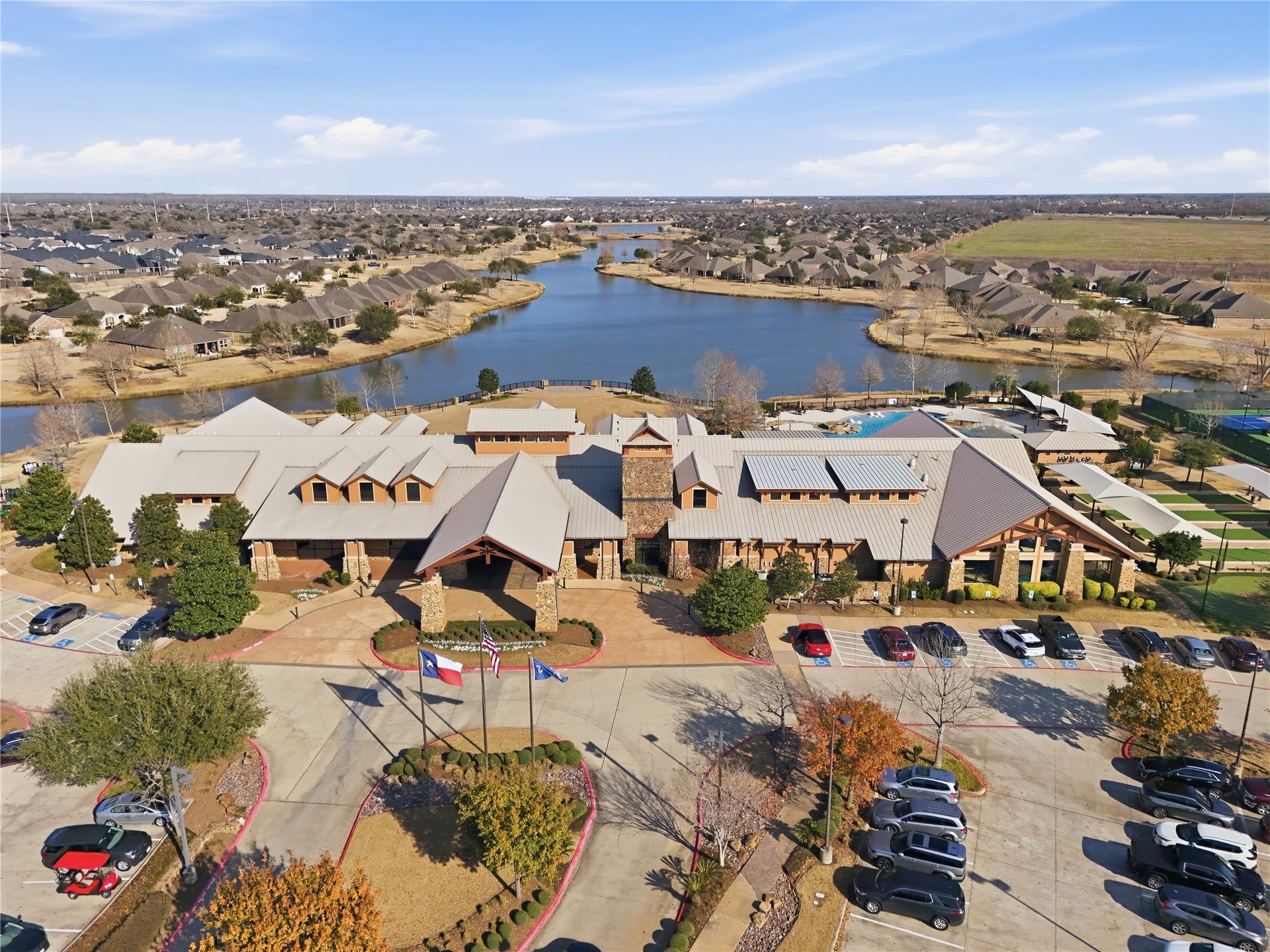 3263 Persimmon Grove, Richmond, TX 77469 recreation center has lots of amenities and events. Pickleball, tennis, swimming and much more!