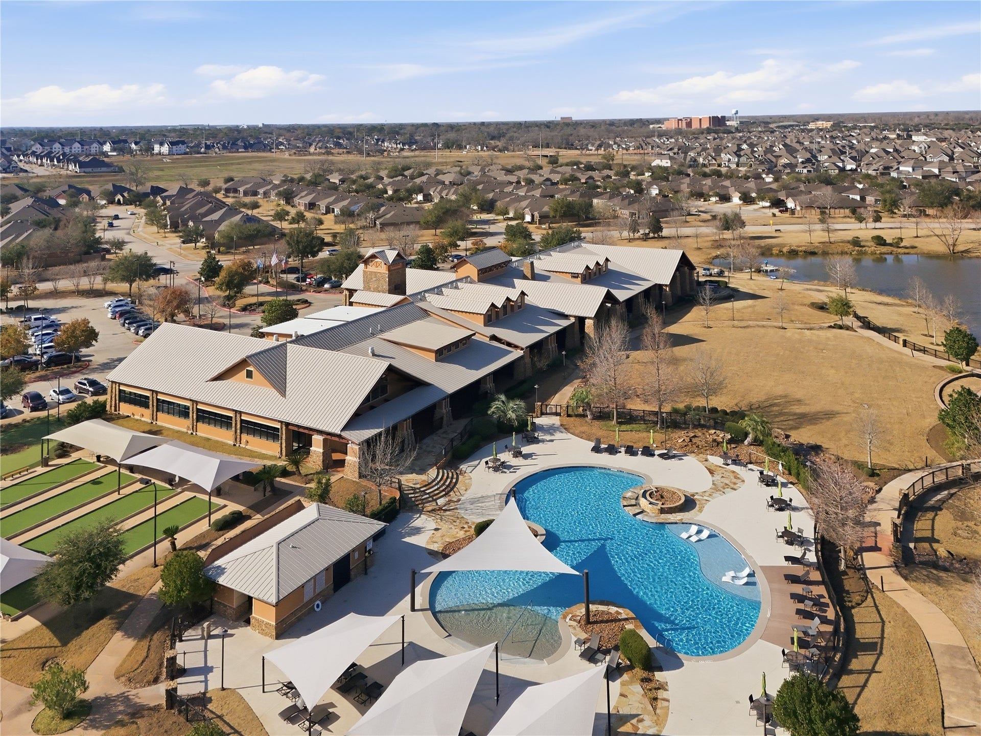 3263 Persimmon Grove, Richmond, TX 77469 recreation center has lots of amenities and events. Pickleball, tennis, swimming and much more!