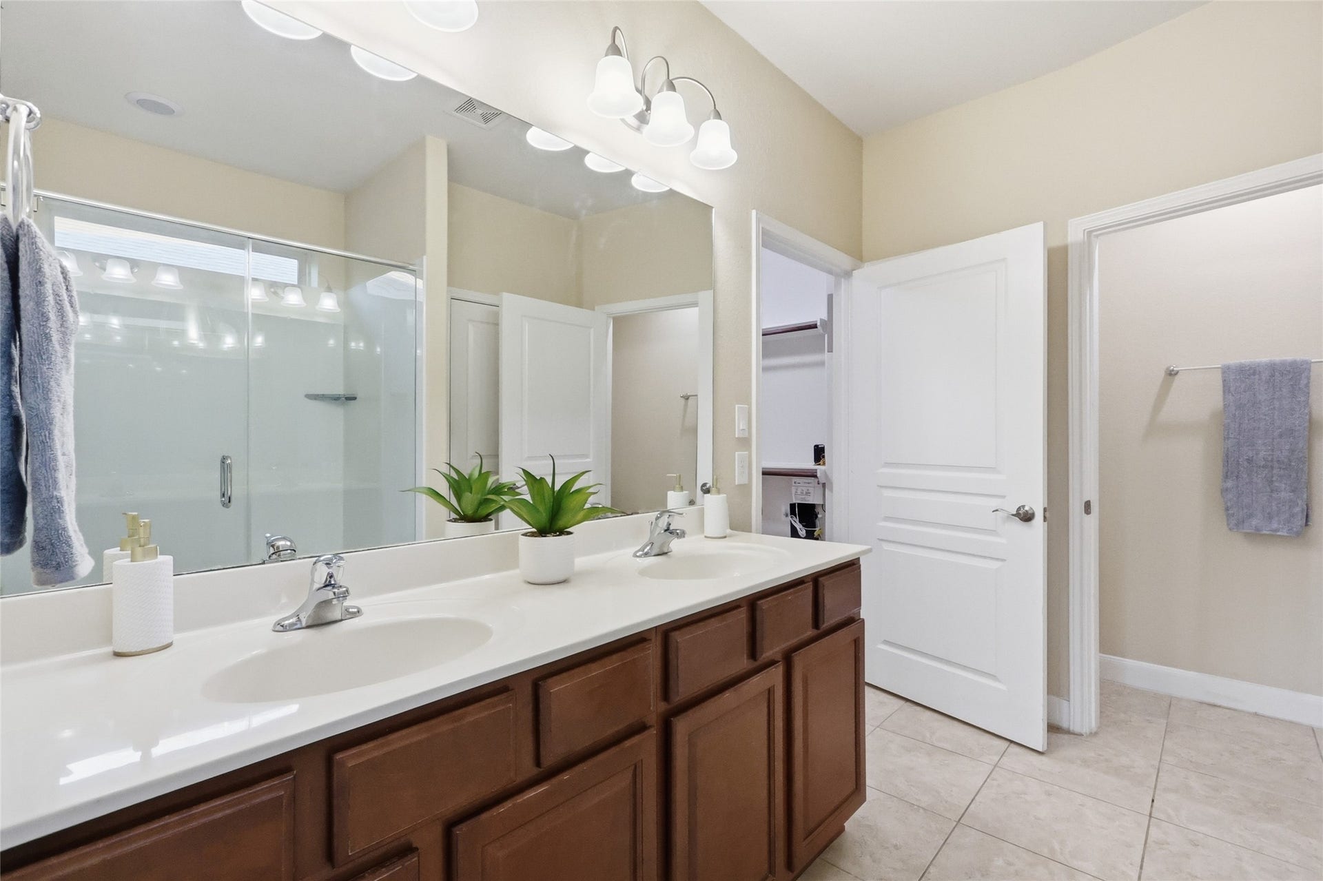 3263 Persimmon Grove, Richmond, TX 77469 Primary bathroom. View from entry from the bedroom.