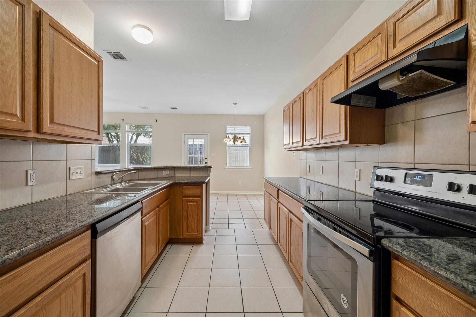 6051 Yorkglen Manor Lane, Houston, TX 77084 Kitchen