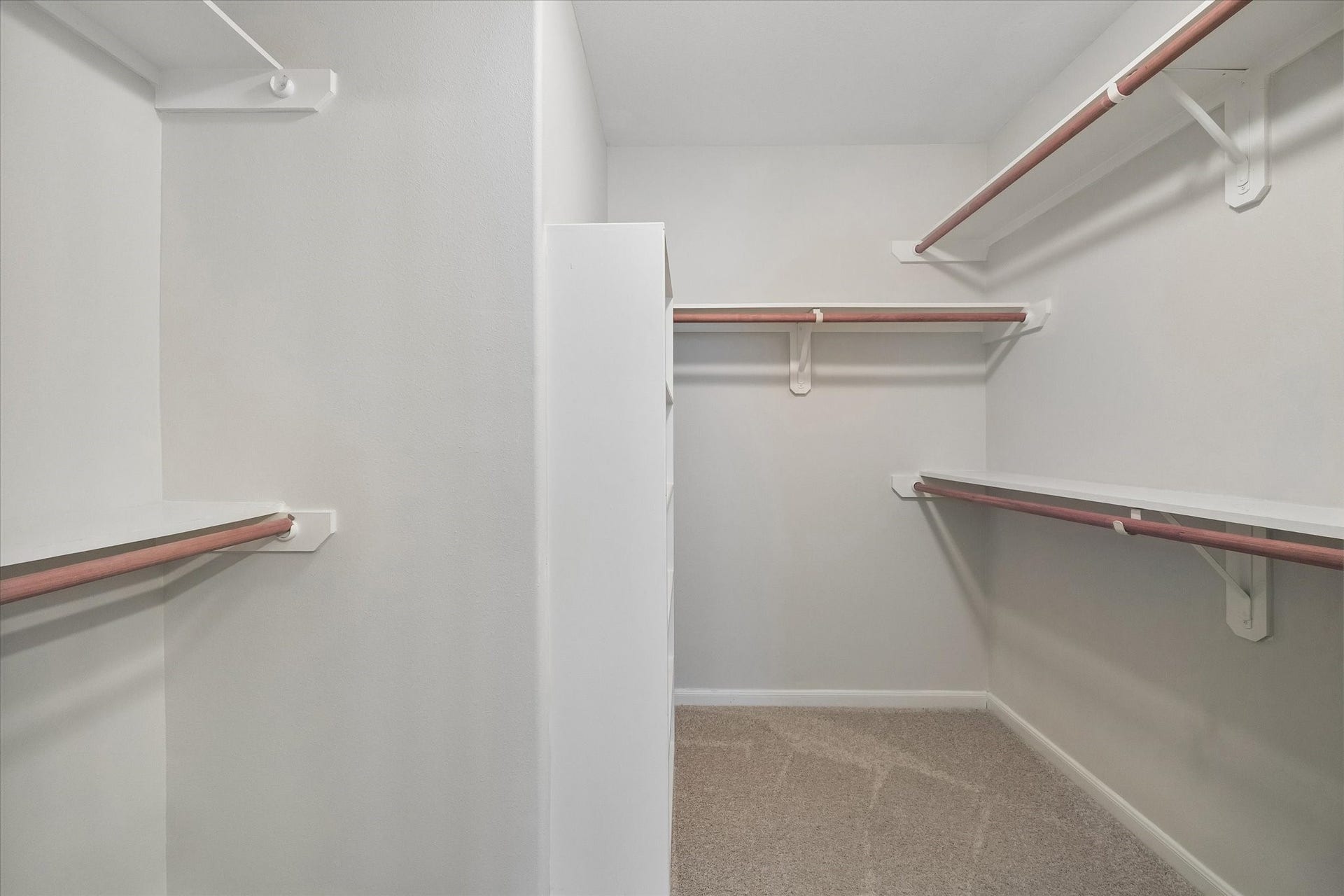 6051 Yorkglen Manor Lane, Houston, TX 77084 Primary walk-in closet