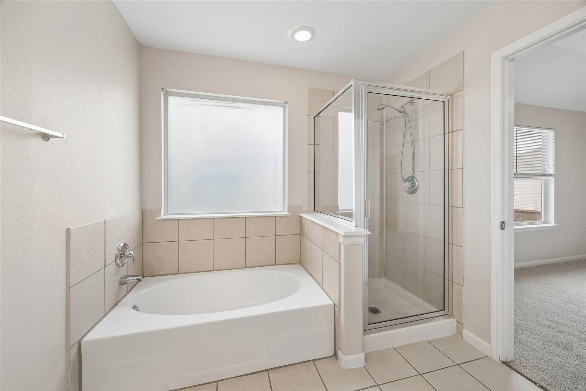 6051 Yorkglen Manor Lane, Houston, TX 77084 Primary bathroom