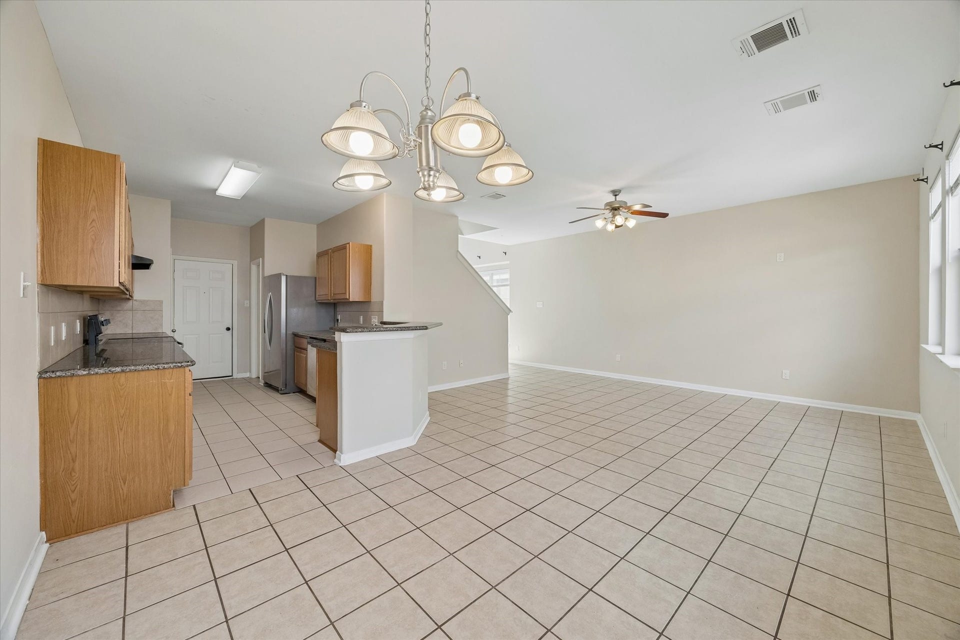6051 Yorkglen Manor Lane, Houston, TX 77084 Dining area open to the kitchen