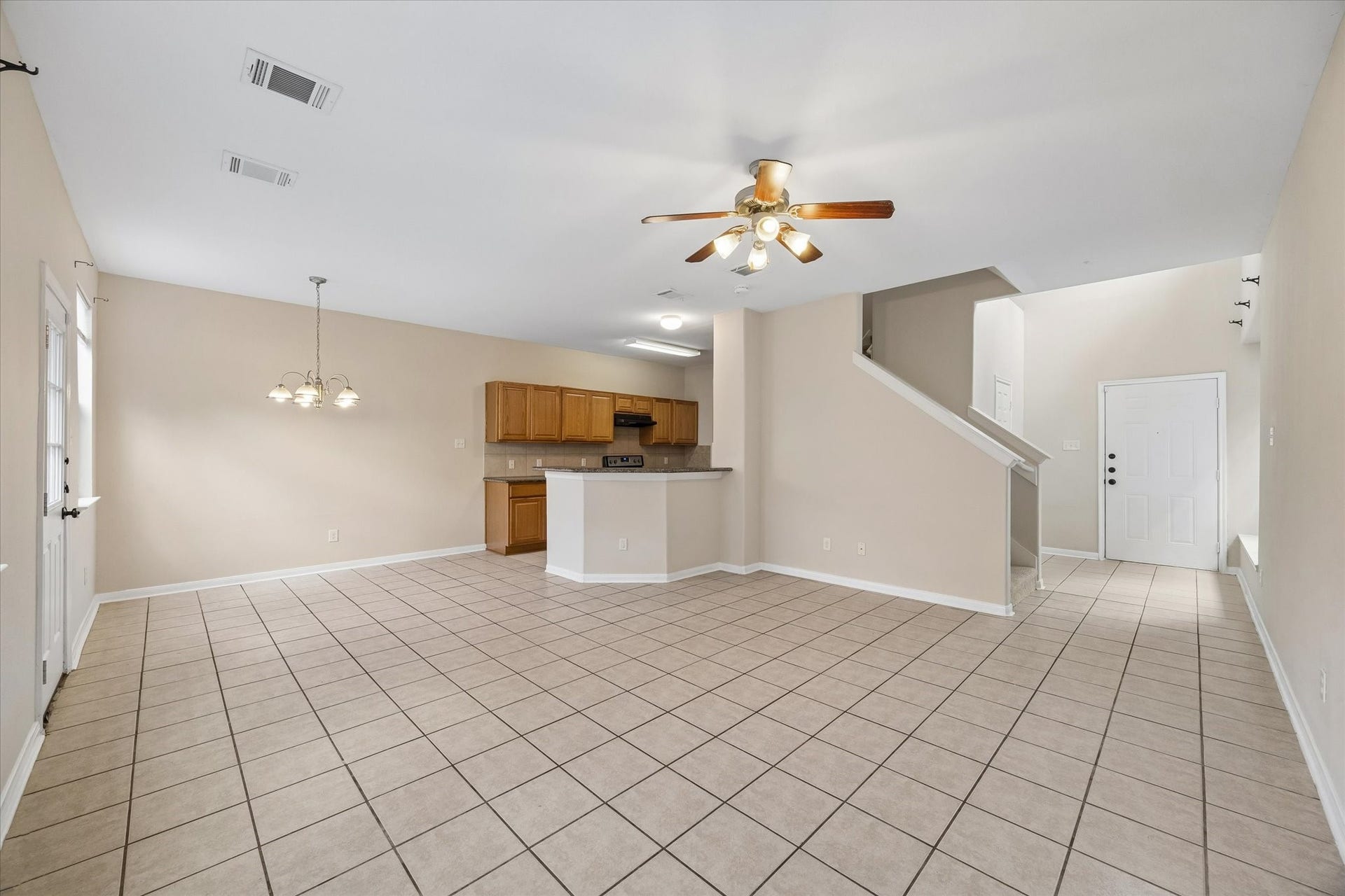 6051 Yorkglen Manor Lane, Houston, TX 77084 Living room