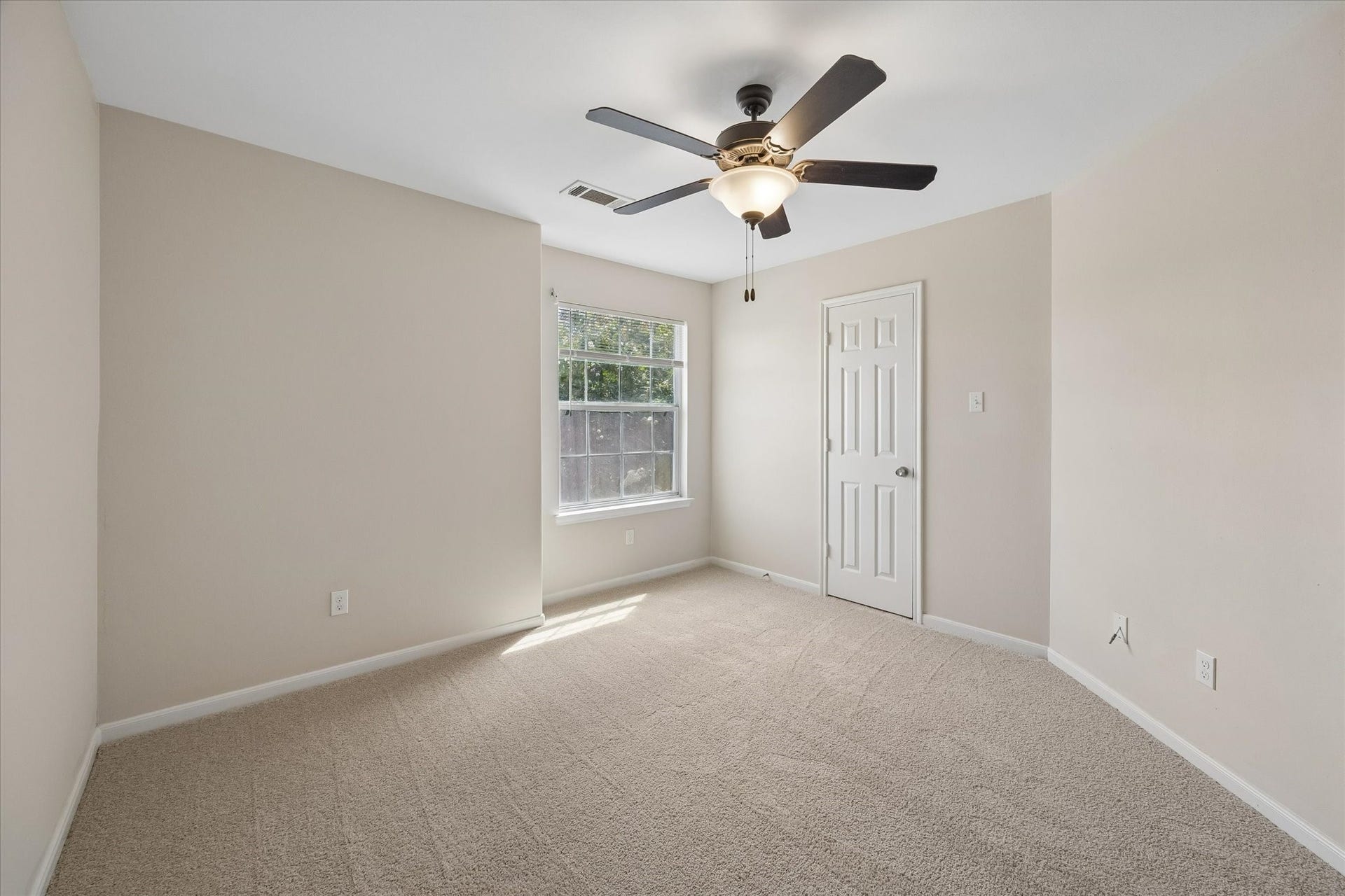 6051 Yorkglen Manor Lane, Houston, TX 77084 Secondary bedroom