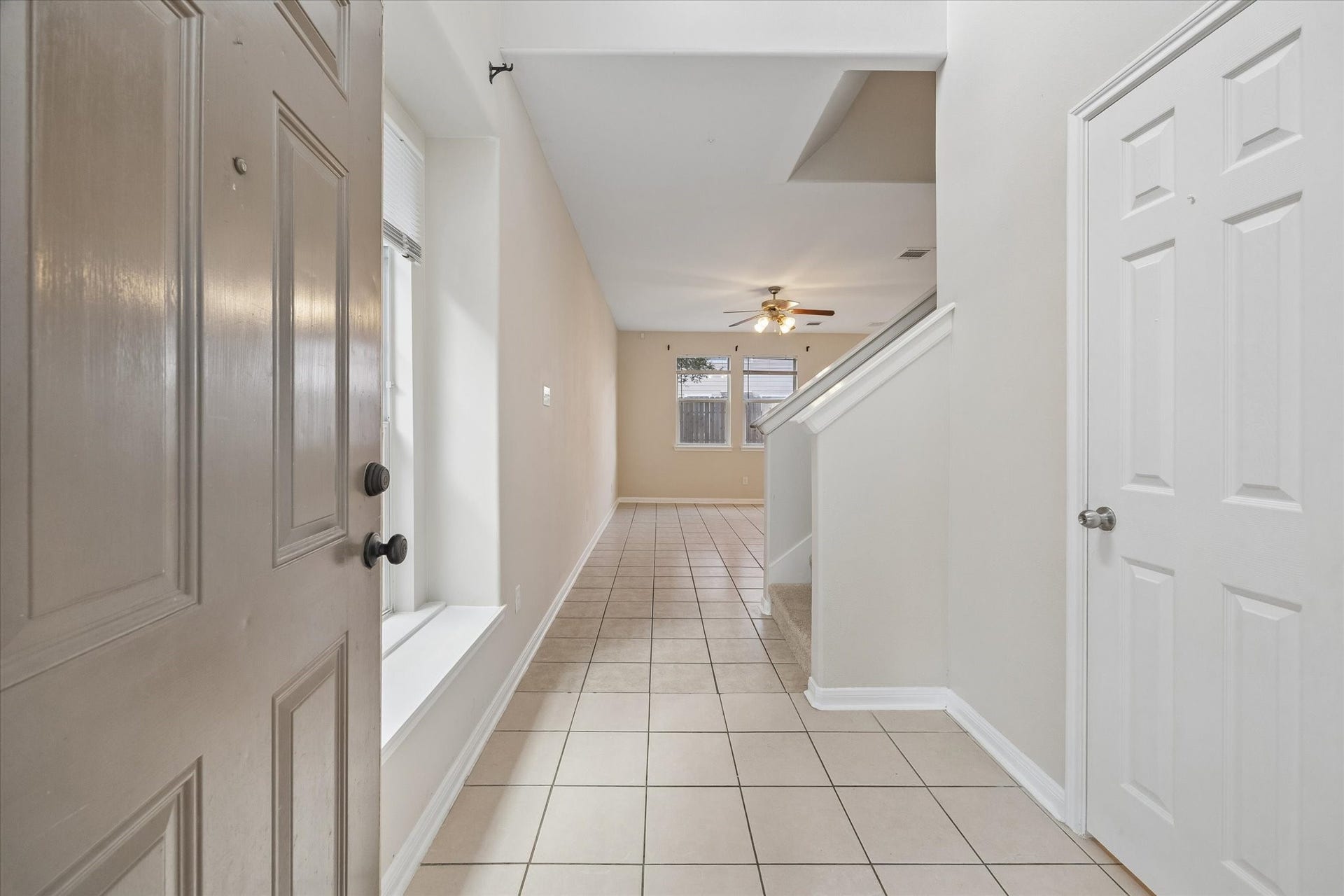 6051 Yorkglen Manor Lane, Houston, TX 77084 Entry way