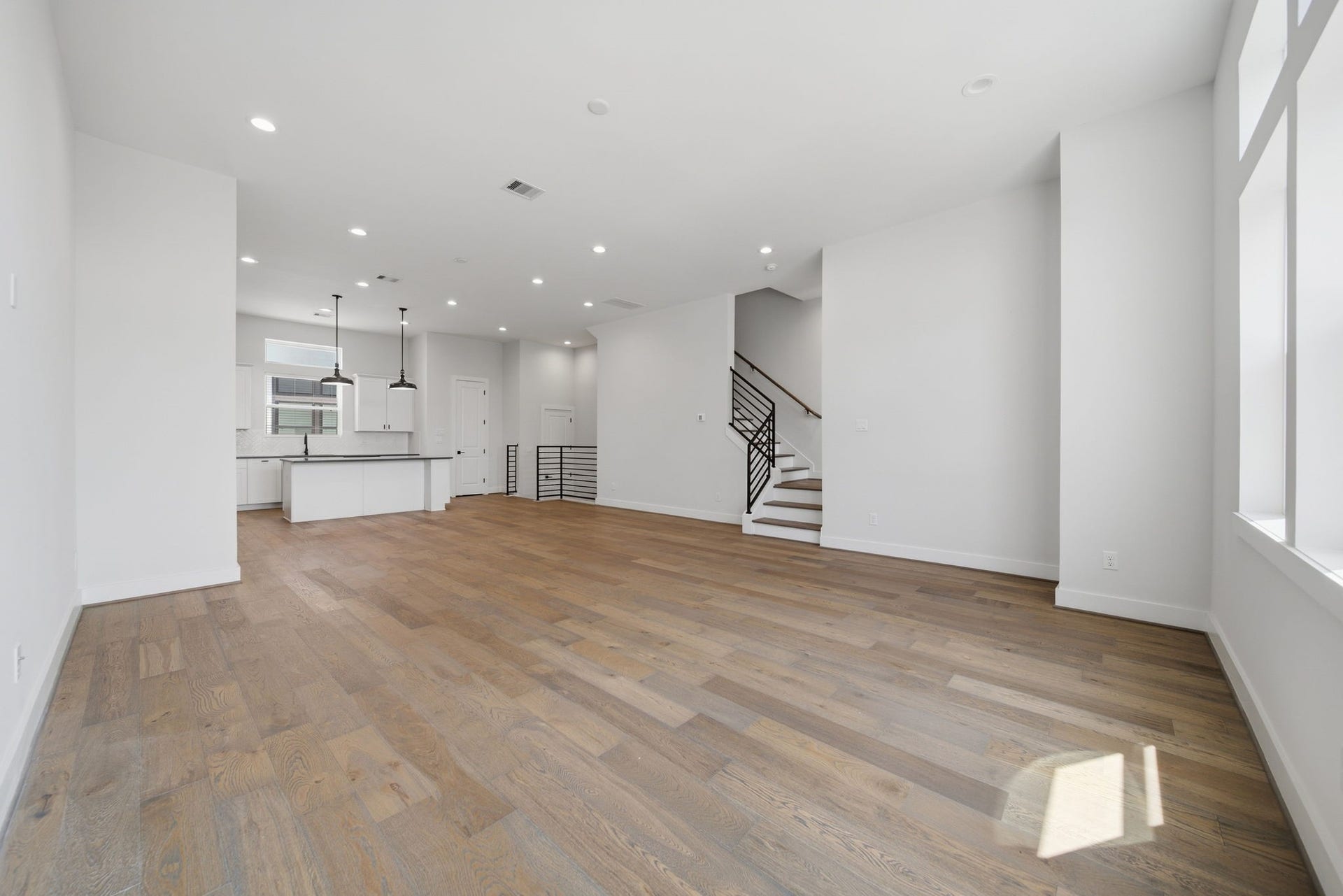 332 Eastwood Street, Houston, TX 77011 Perfect living area for your large furniture and lots of space to host or gather. people!