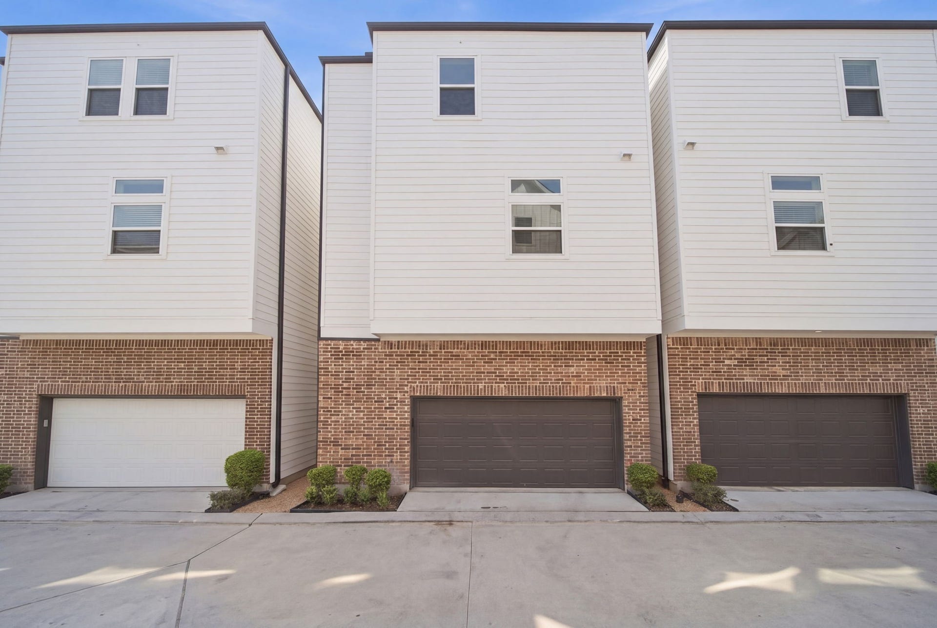 332 Eastwood Street, Houston, TX 77011 2-car garage