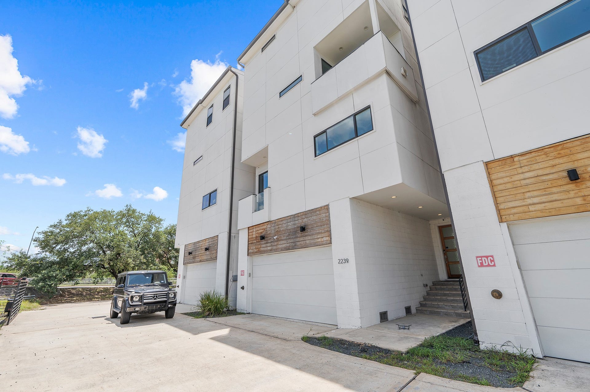 2239 N Macgregor Way, Houston, TX 77004 2239 N Macgregor Way, Houston, TX 77004