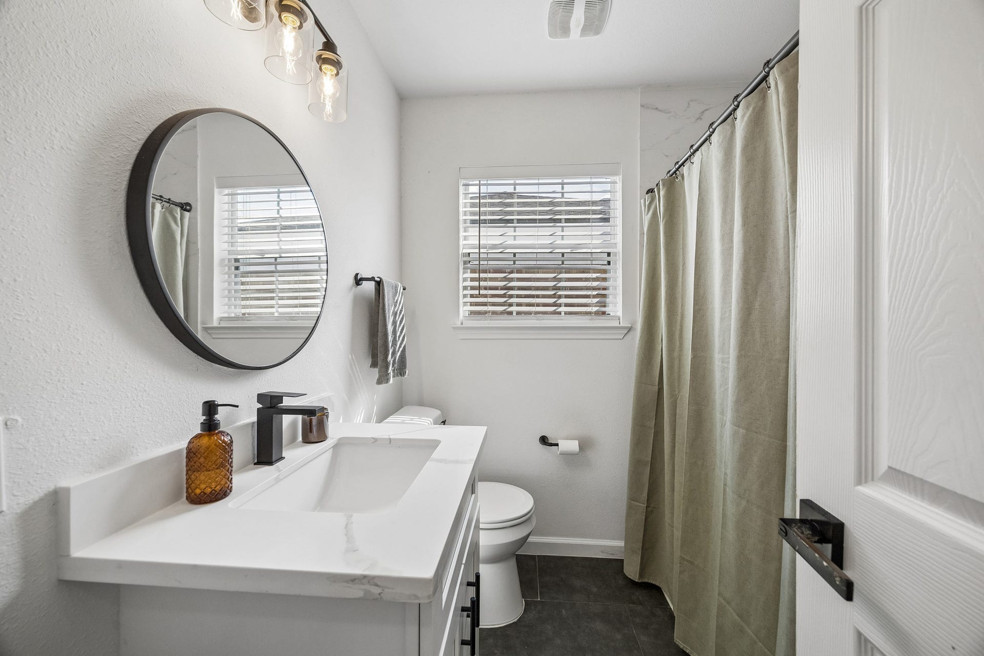 3555 Ruth Street, Houston, TX 77004 3555 Ruth Street, Houston, TX 77004