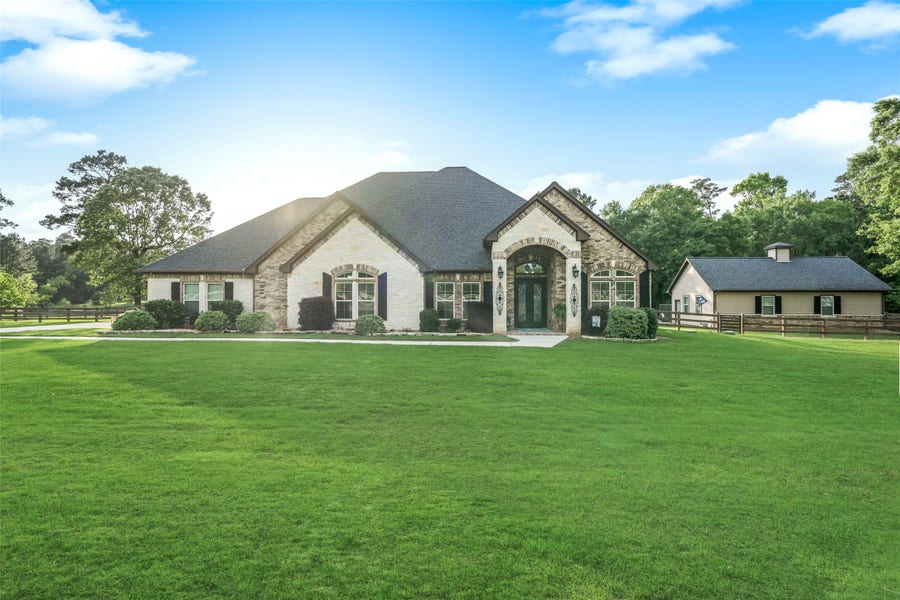 Property photo for 15442 Crown Oaks Drive, Montgomery, TX