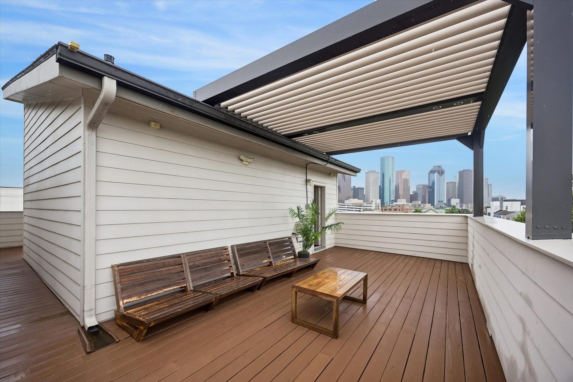 This expansive rooftop deck is ready for everything from quiet mornings to evening get togethers, with open sky above and Houstons skyline in the distance. The covered pergola adds shade and style, making the space even more inviting for year-round enjoyment.