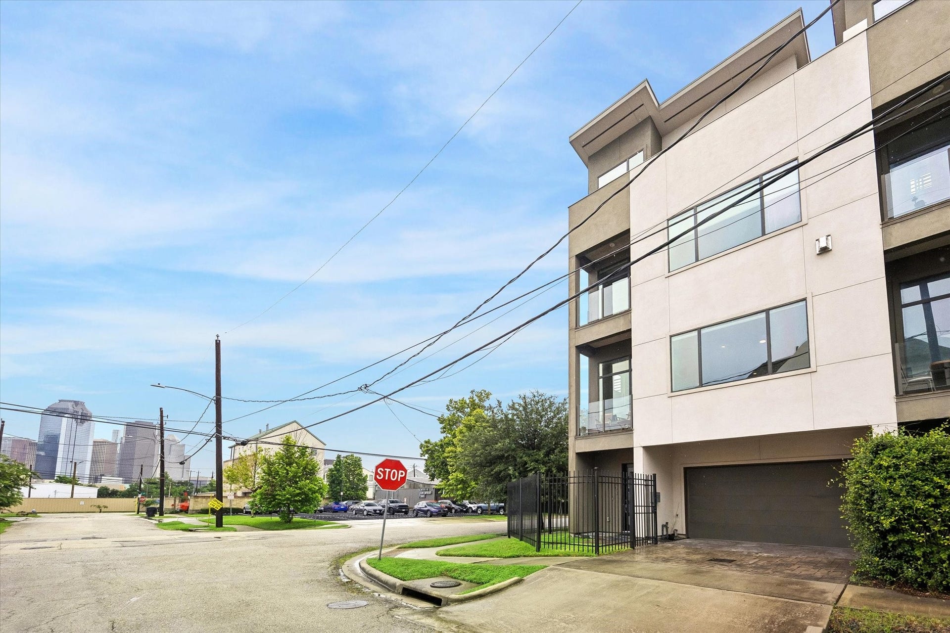 This inner loop location puts you close to so many Houston favorites, from parks, pubs, and restaurants to the buzz of nearby Washington Avenue. Just north of Washington Avenue and one block east of Houston Avenue, with easy access to I-45 and I-10, this home also offers sought-after zoning to Crockett Elementary, Hogg Middle School, and Heights High School.
