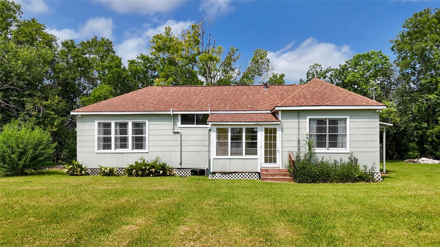 Property photo for 12903 Sandpiper Road, Angleton, TX