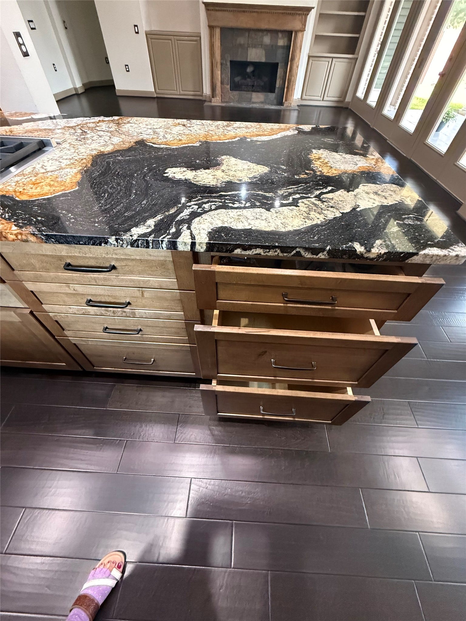 8746 Rippling Water Drive, Sugar Land, TX 77479 CUSTOM CABINETS WITH SOFT CLOSE DRAWERS