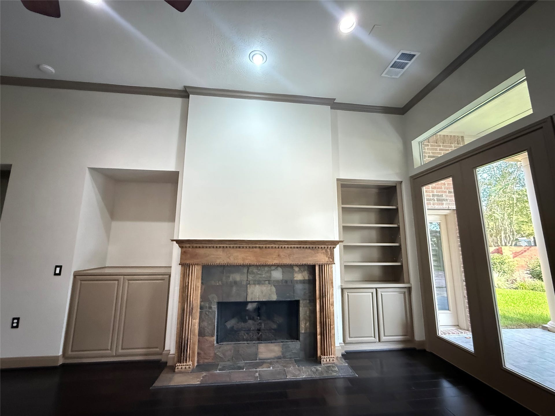 8746 Rippling Water Drive, Sugar Land, TX 77479 FAMILY ROOM