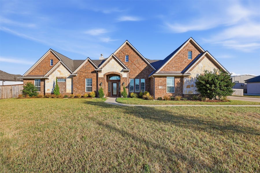 Property photo for 7915 Stratford Hall Drive, Rosharon, TX