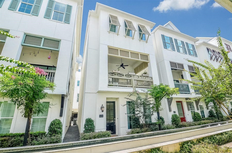 Property photo for 221 E 27th Street, Houston, TX