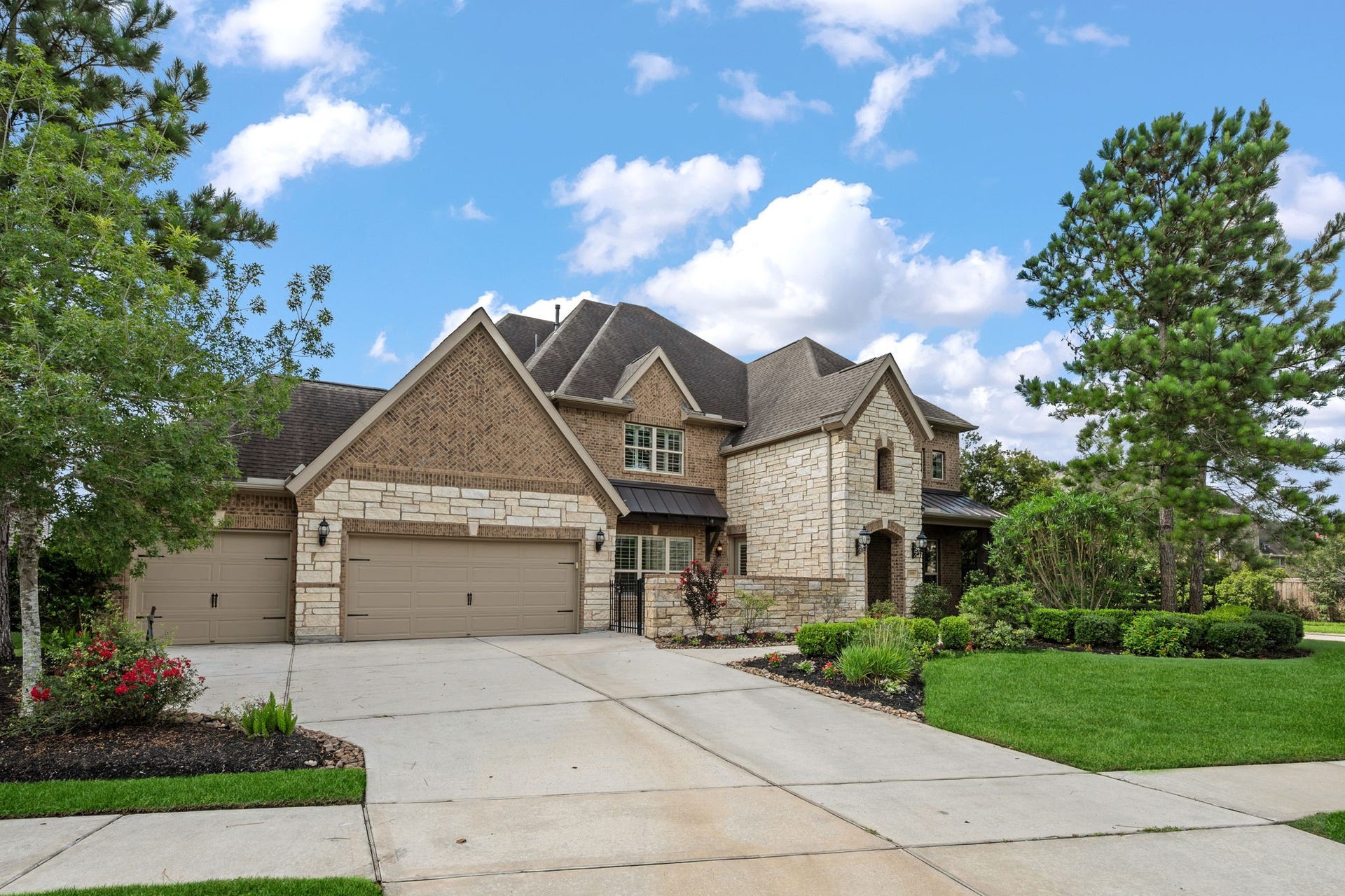 Welcome to your new home @ 28680 Clear Woods Dr. This home is a corner lot and Sycamore Park is right across the street. This home is located in Flood Zone X -NOT in Flood plain for added peace of mind. This home has 68 ft lot plus 16 ft around the corner - total 84ft front (See survey)