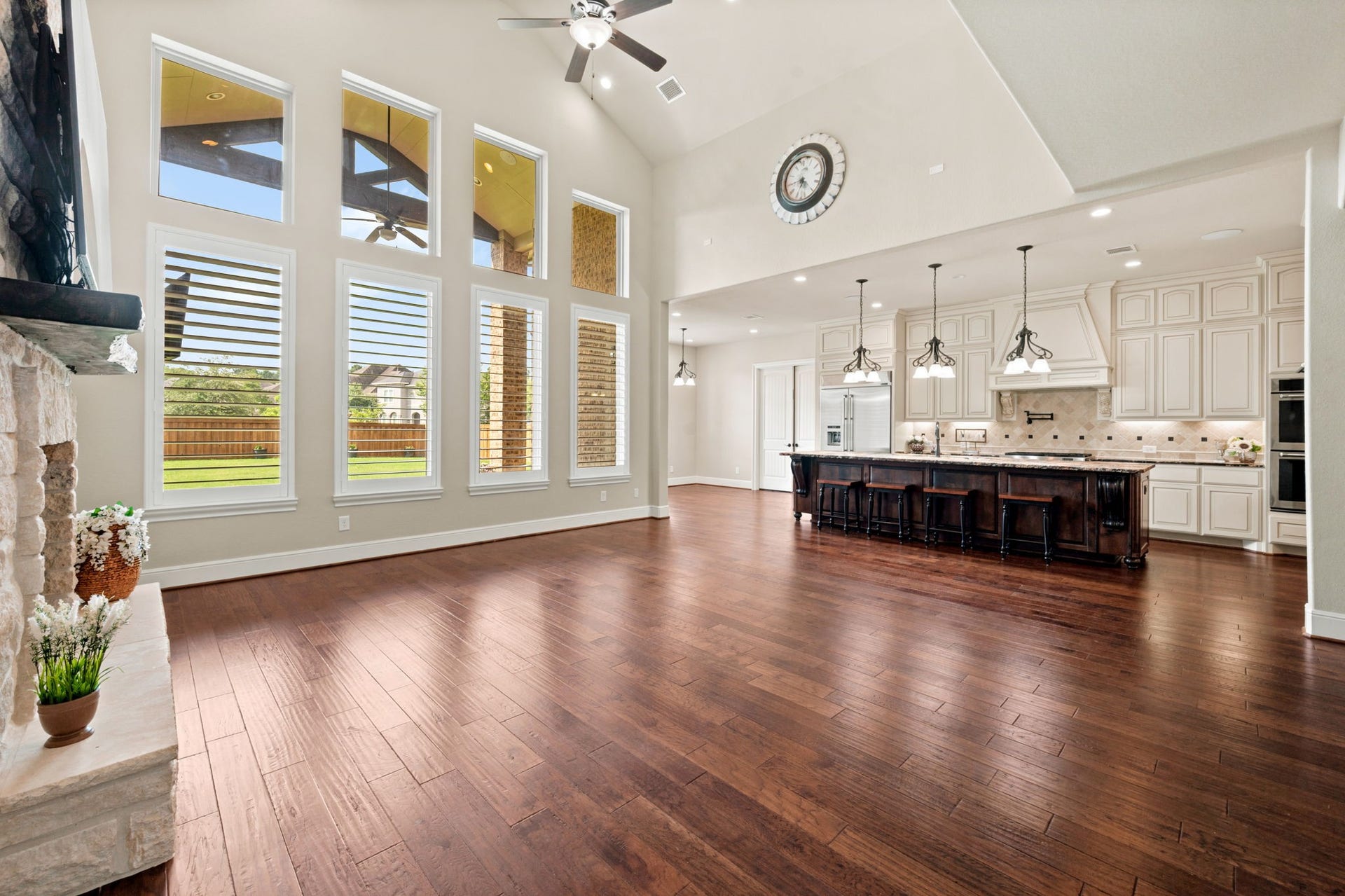 Open Concept living area adjoining the kitchen and breakfast area.