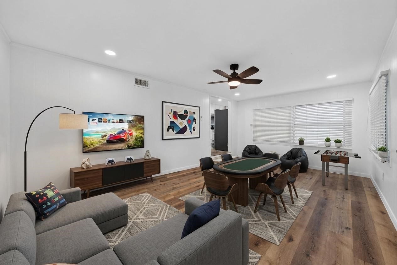 Virtually staged gameroom