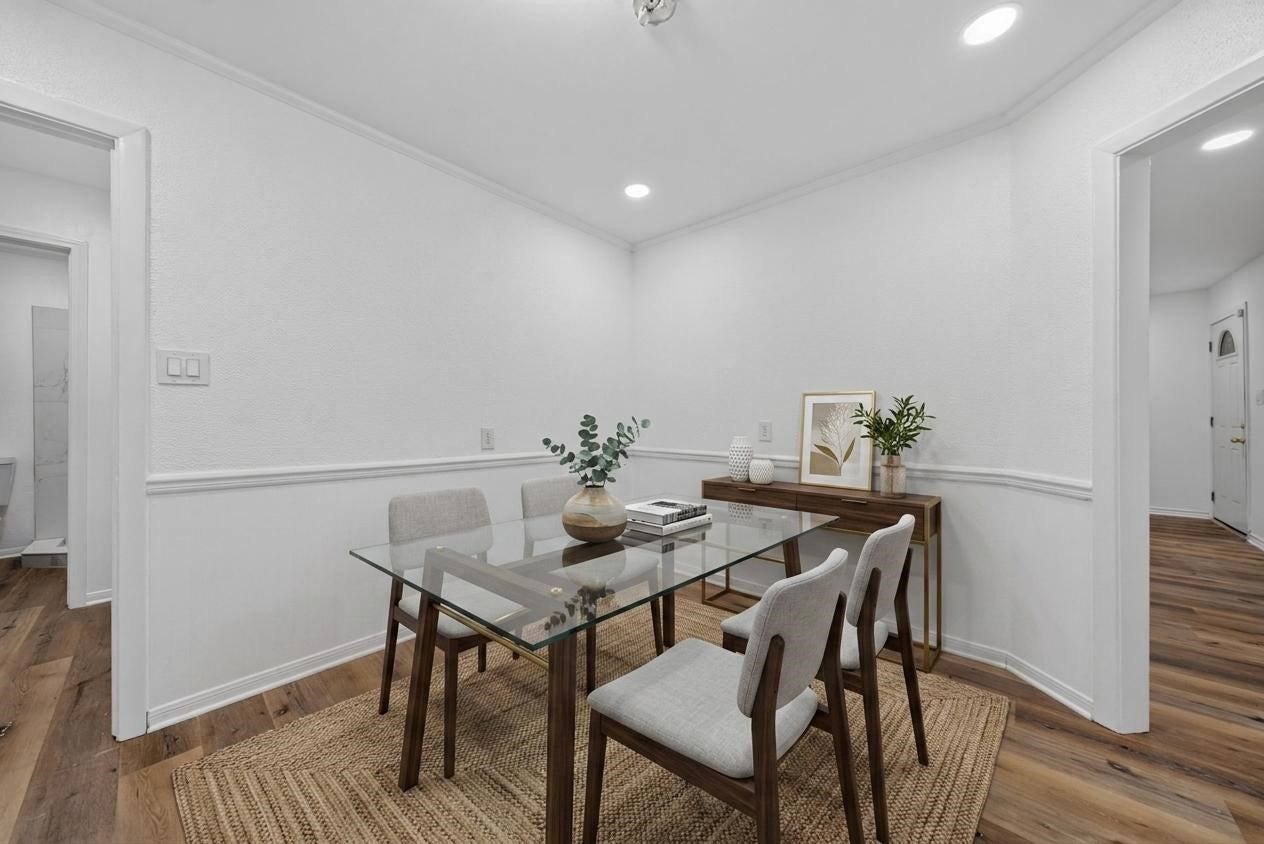 Virtually staged dining room