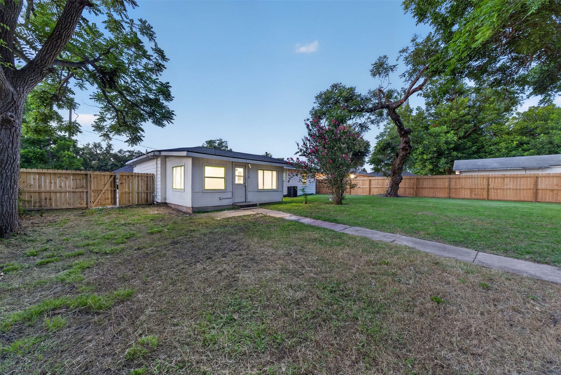 310 Nasturtium Street, Lake Jackson, TX 77566