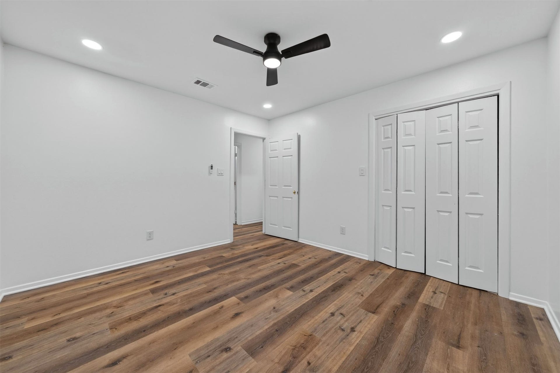 310 Nasturtium Street, Lake Jackson, TX 77566