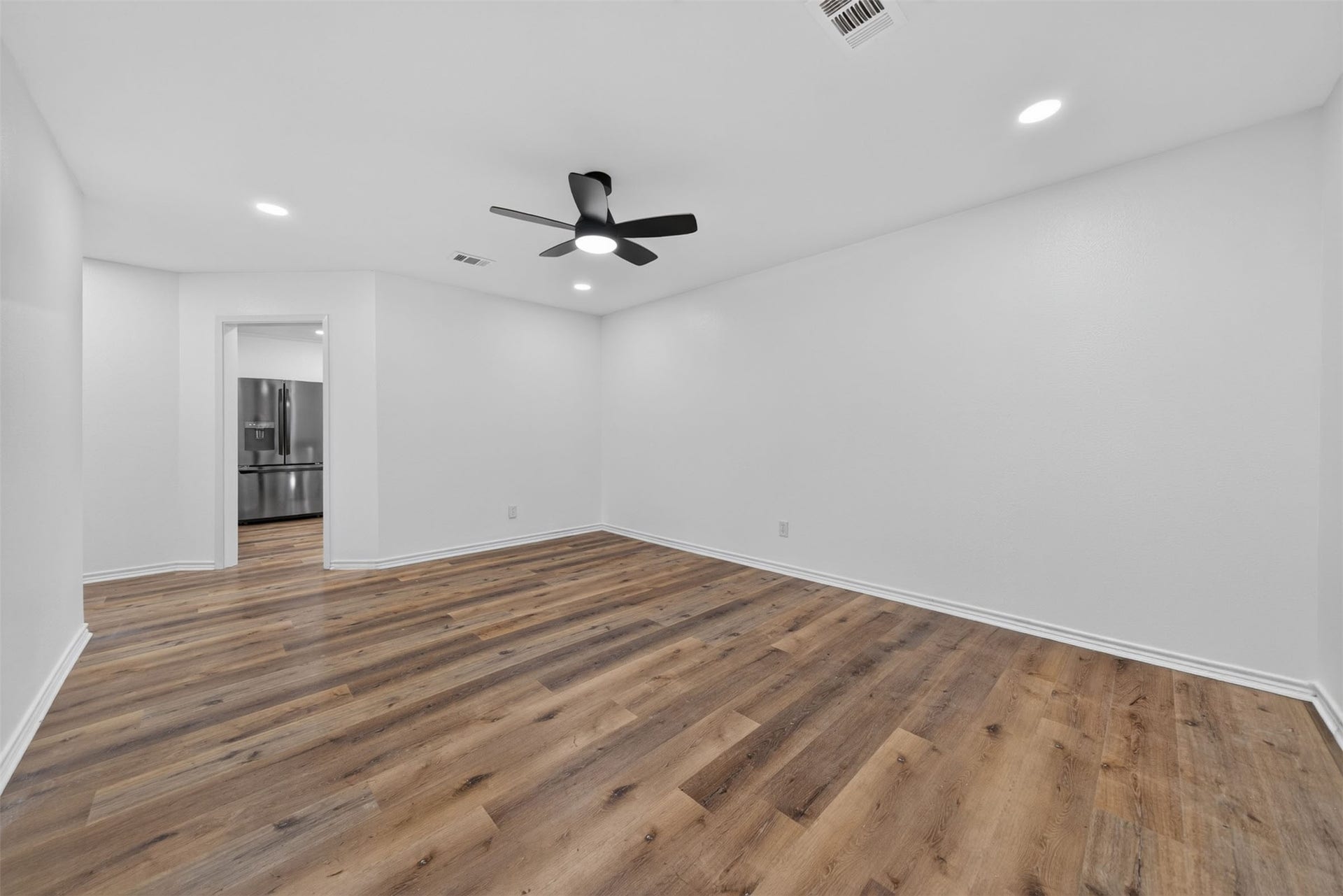 310 Nasturtium Street, Lake Jackson, TX 77566