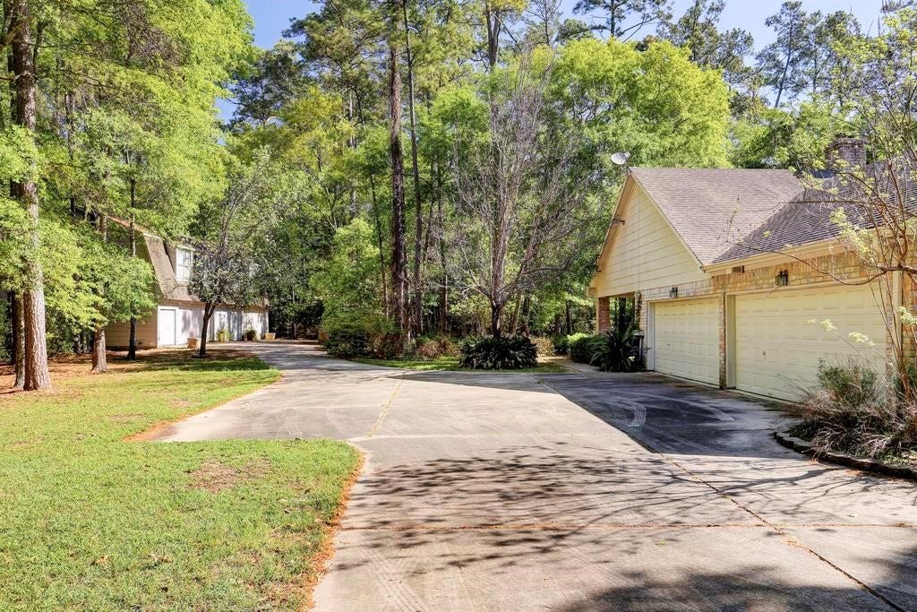 10210 Winding Wood Lane, Tomball, TX 77375 Extra drive to separate garage