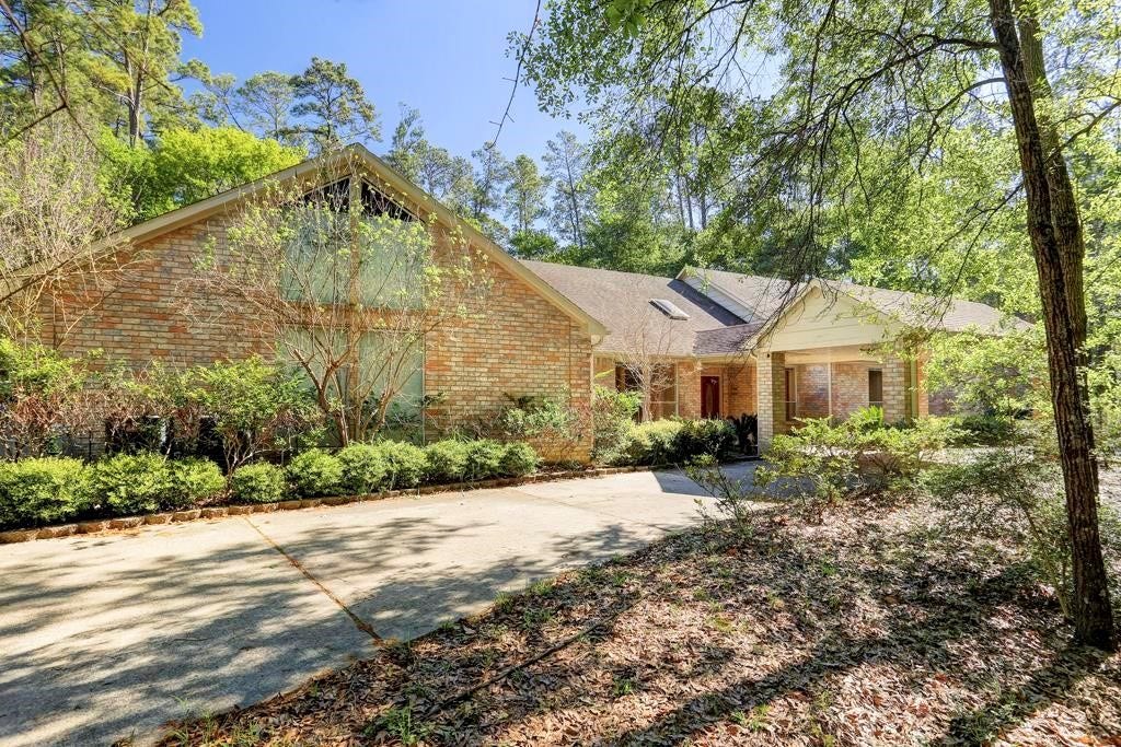 10210 Winding Wood Lane, Tomball, TX 77375 Circular drive around front of home