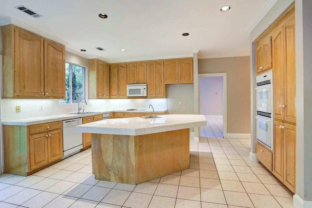 10210 Winding Wood Lane, Tomball, TX 77375 Kitchen with large island and extra sink