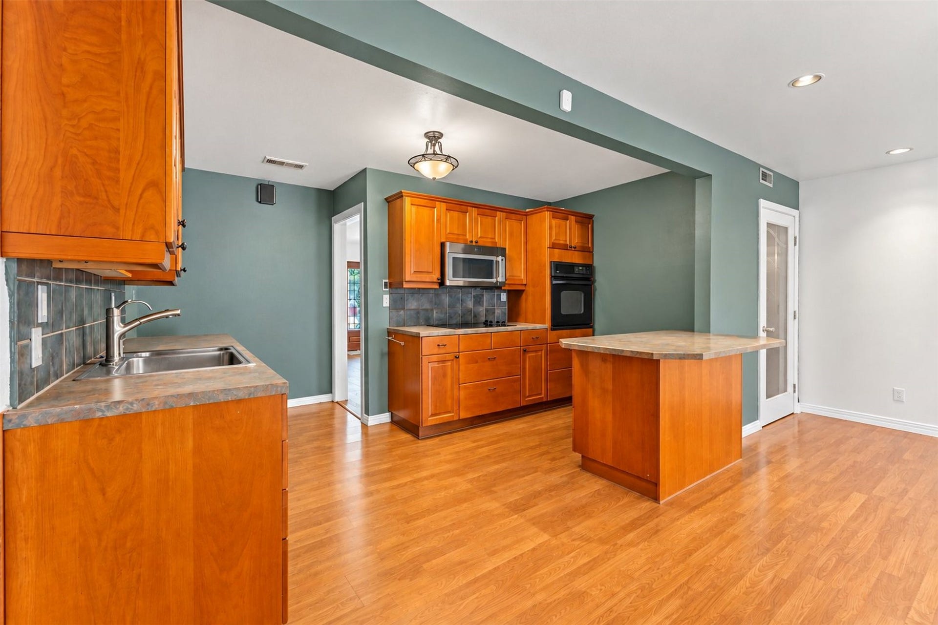 115 Camellia Street, Lake Jackson, TX 77566 115 Camellia Street, Lake Jackson, TX 77566