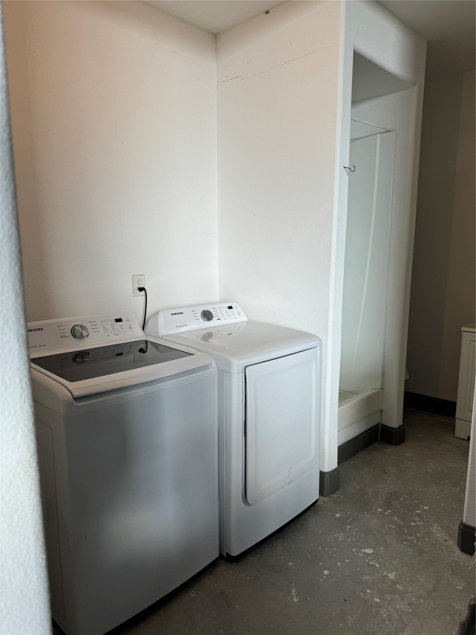 8417 Los Robles Avenue, Alvin, TX 77511 8417 Los Robles Avenue, Alvin, TX 77511