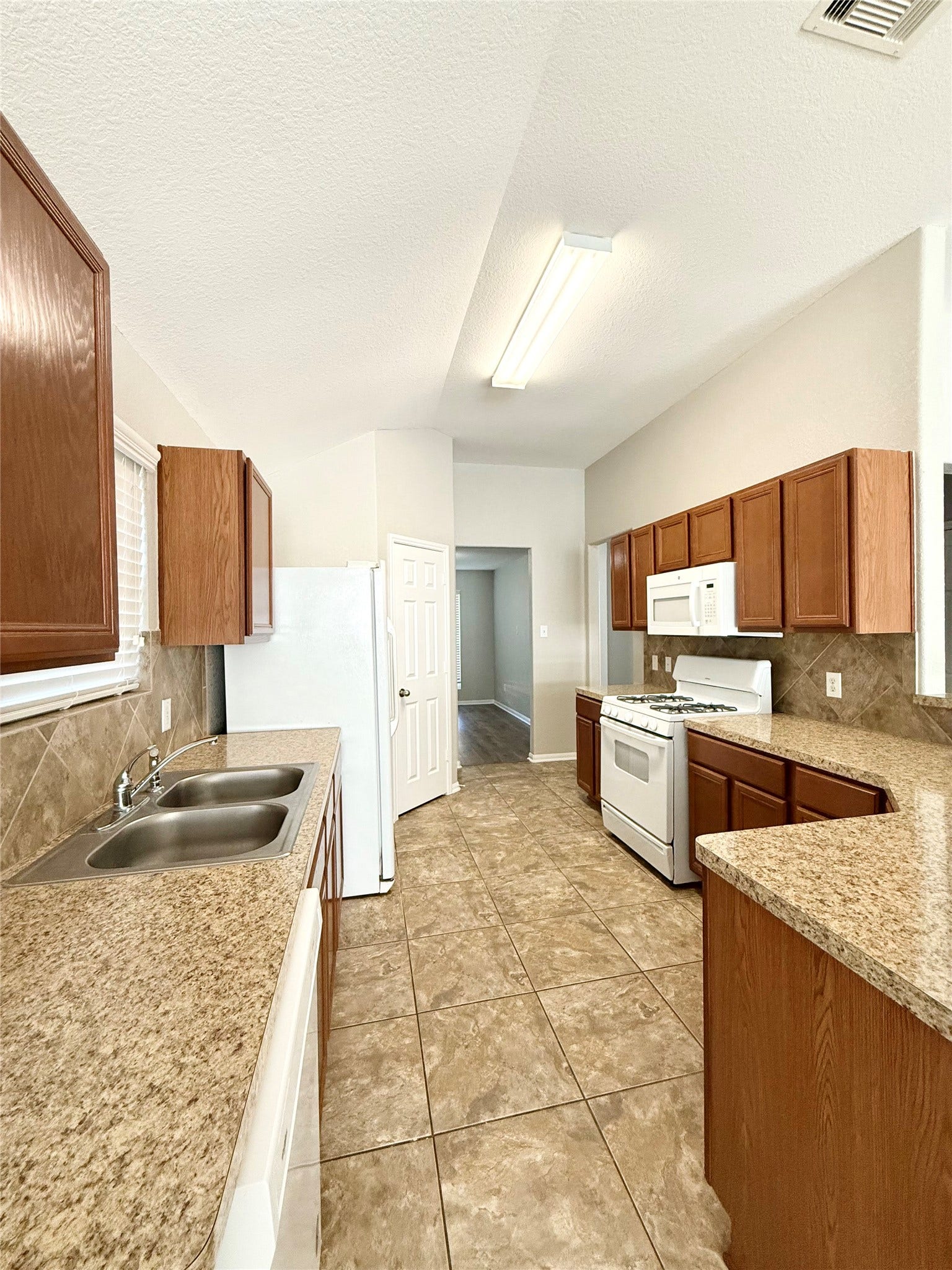 3111 View Valley Trail, Katy, TX 77493 3111 View Valley Trail, Katy, TX 77493