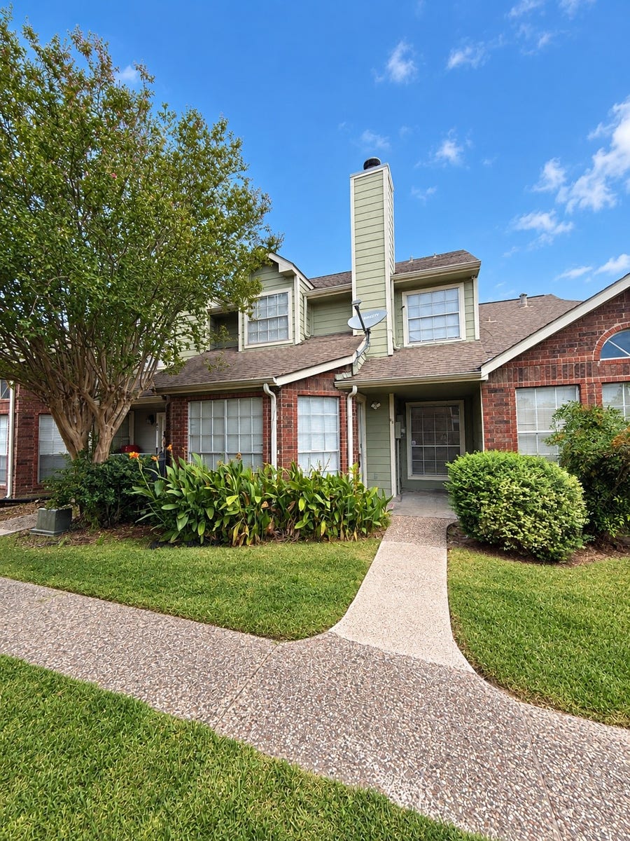 Property photo for 65 E Park West Drive, Houston, TX