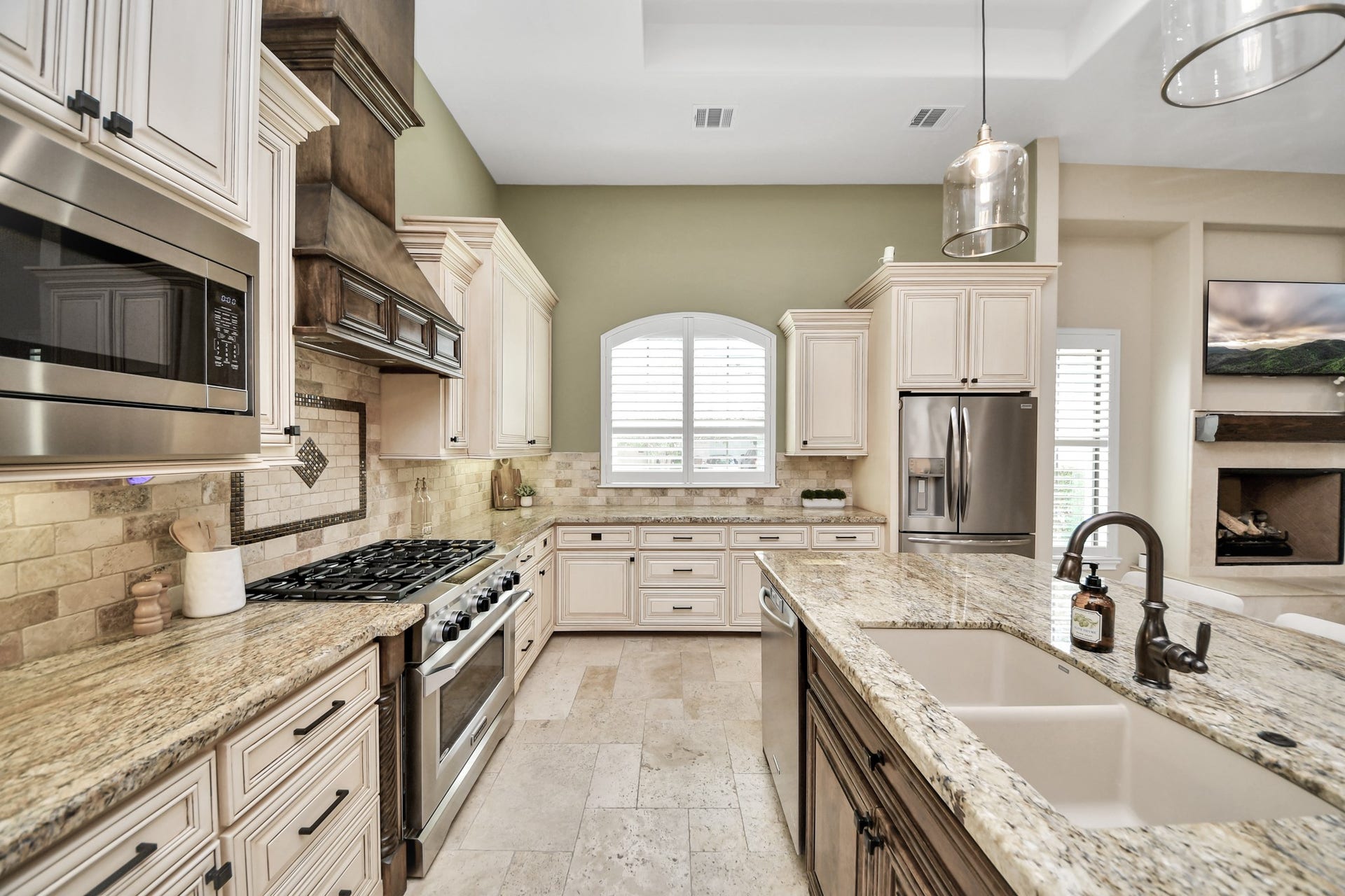 1202 Gross Street, Houston, TX 77019 1202 Gross Street, Houston, TX 77019