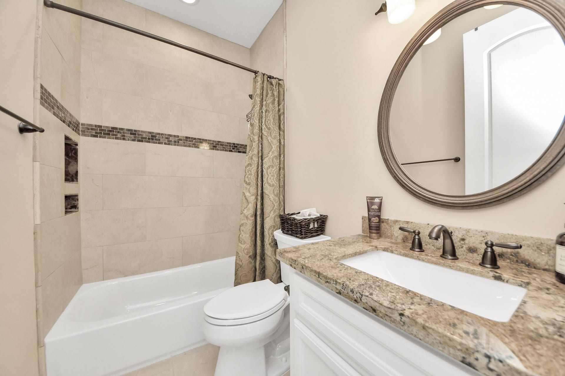1202 Gross Street, Houston, TX 77019 1202 Gross Street, Houston, TX 77019