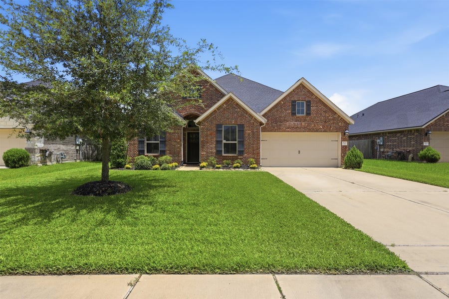 Property photo for 7617 Timberside Drive, Pearland, TX