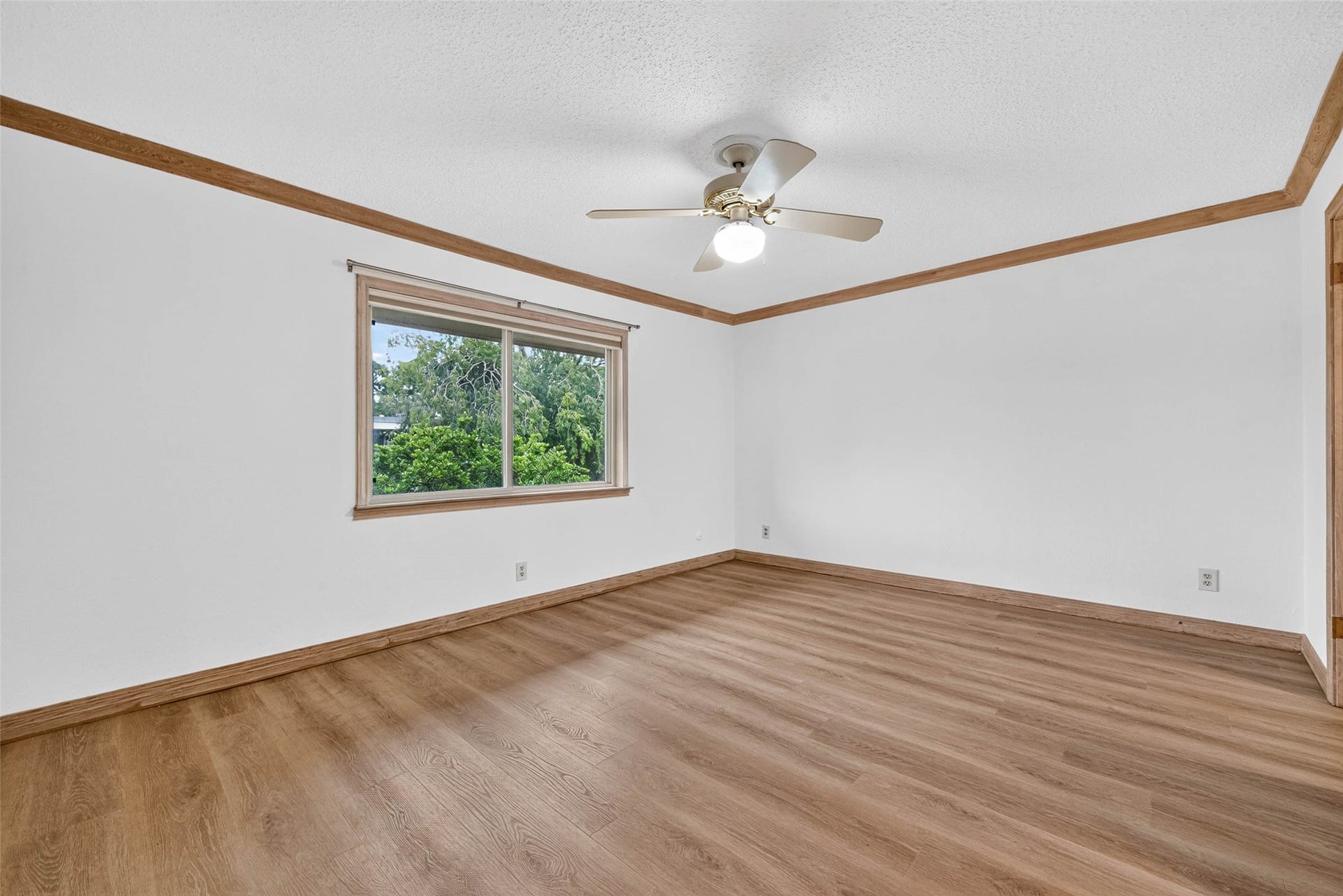 674 S Ripple Creek Drive, Houston, TX 77057
