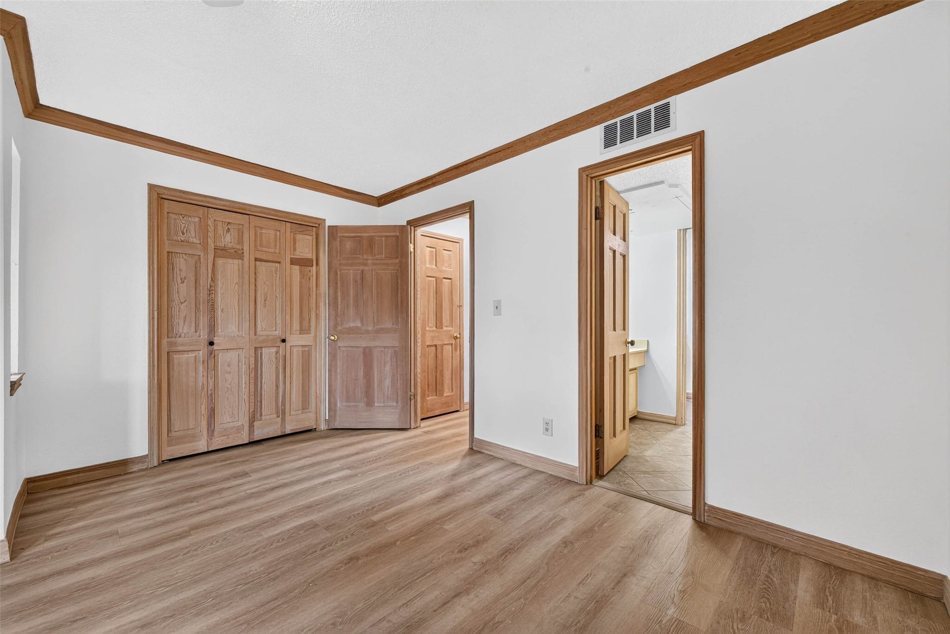 674 S Ripple Creek Drive, Houston, TX 77057