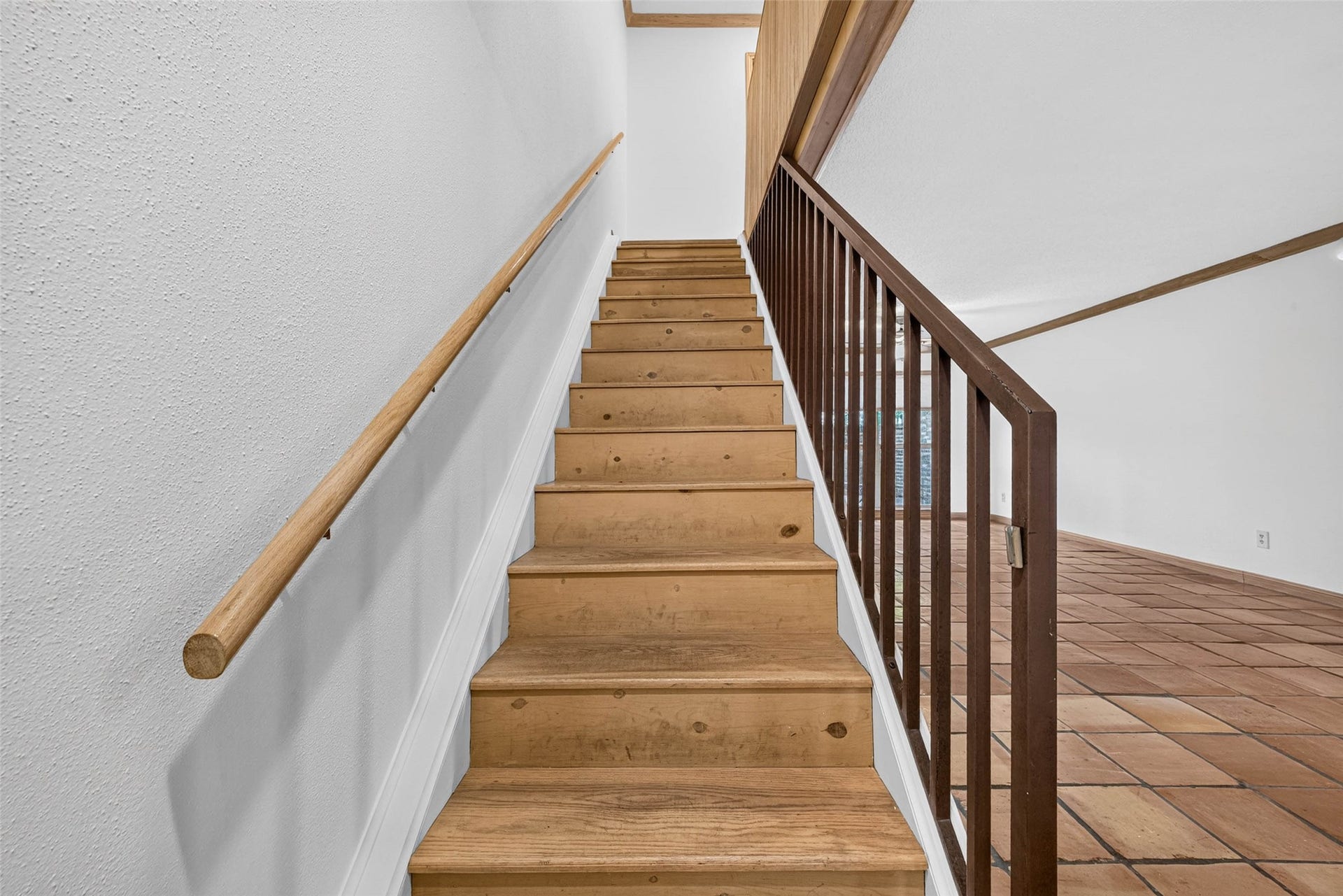 674 S Ripple Creek Drive, Houston, TX 77057