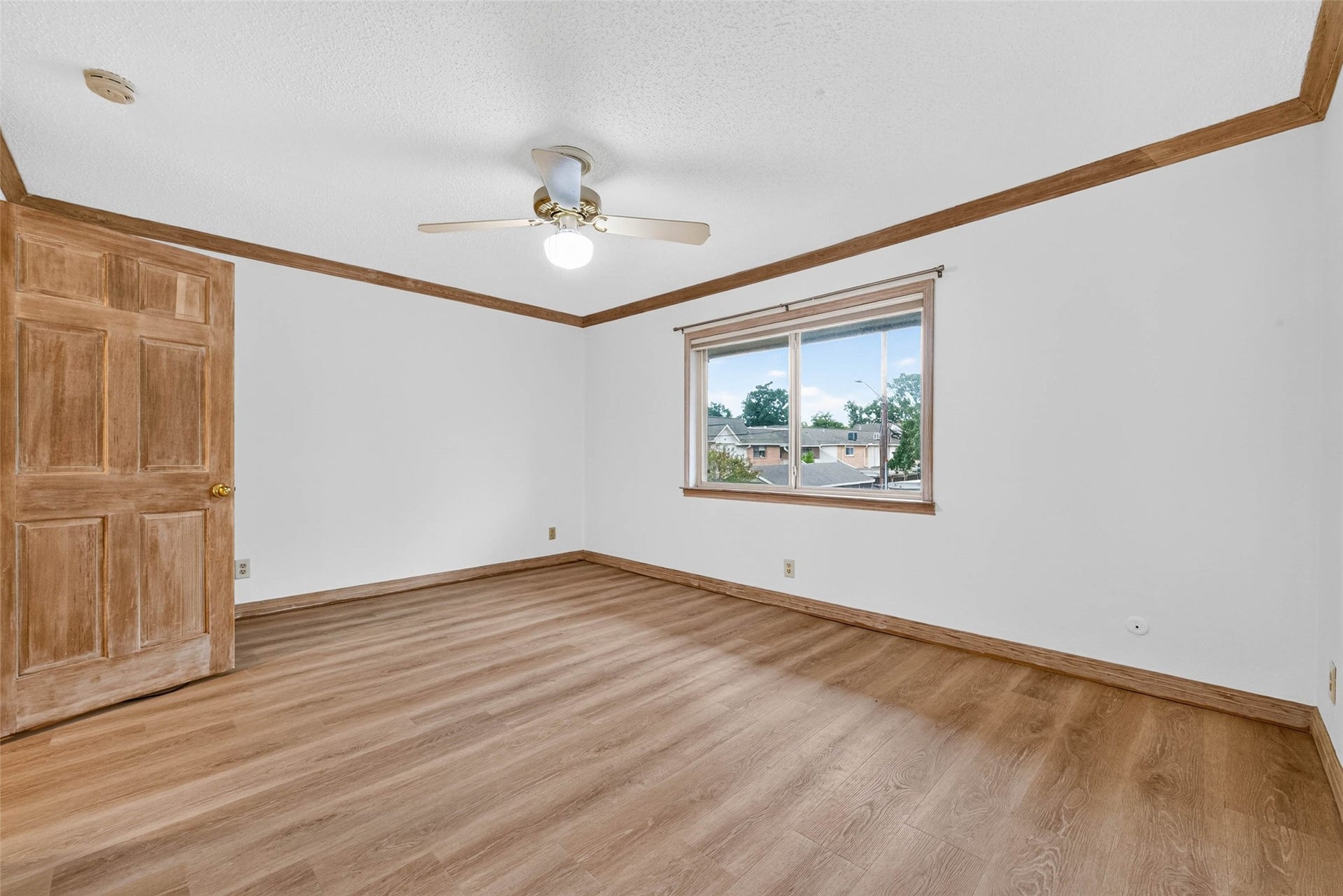 674 S Ripple Creek Drive, Houston, TX 77057