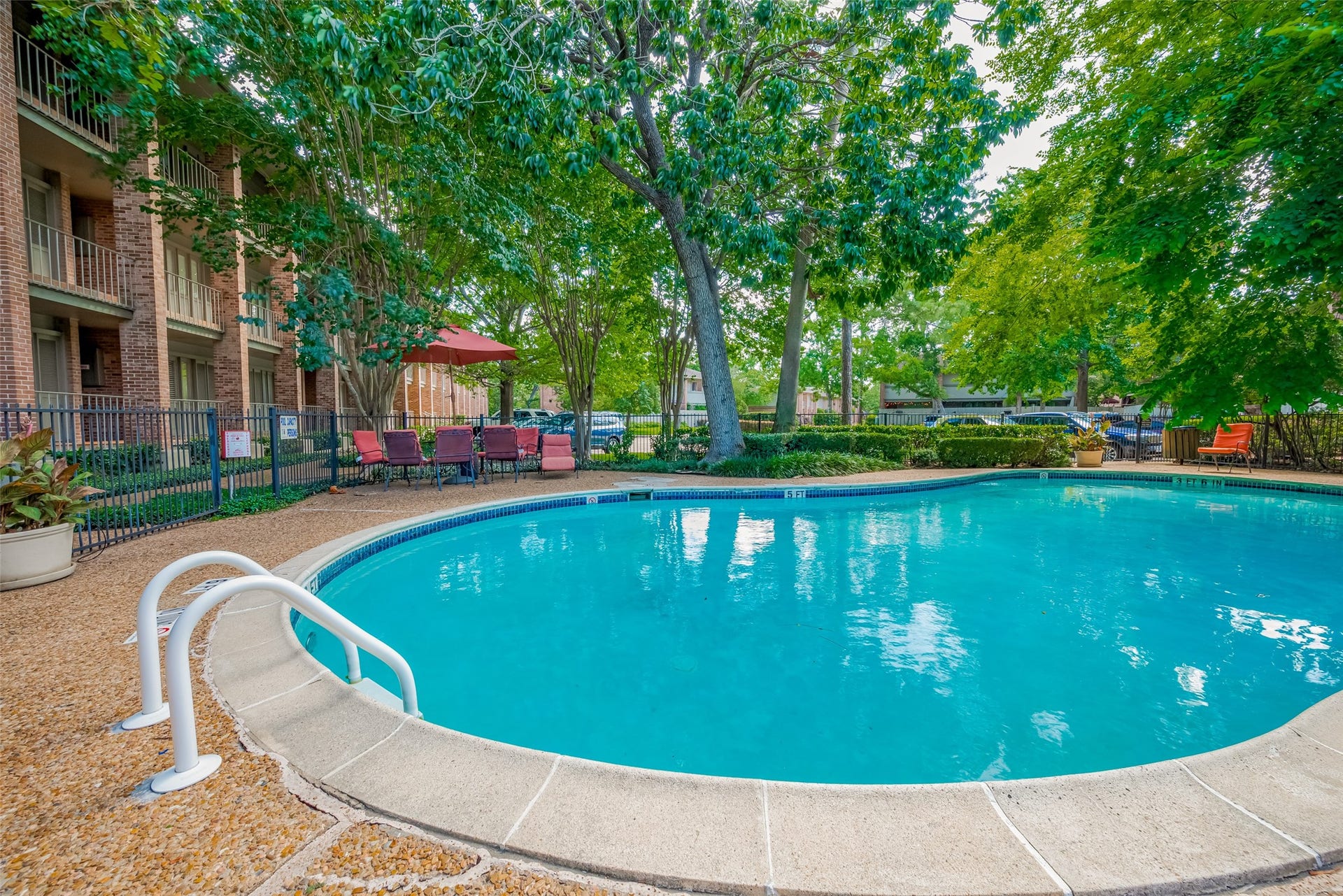 674 S Ripple Creek Drive, Houston, TX 77057