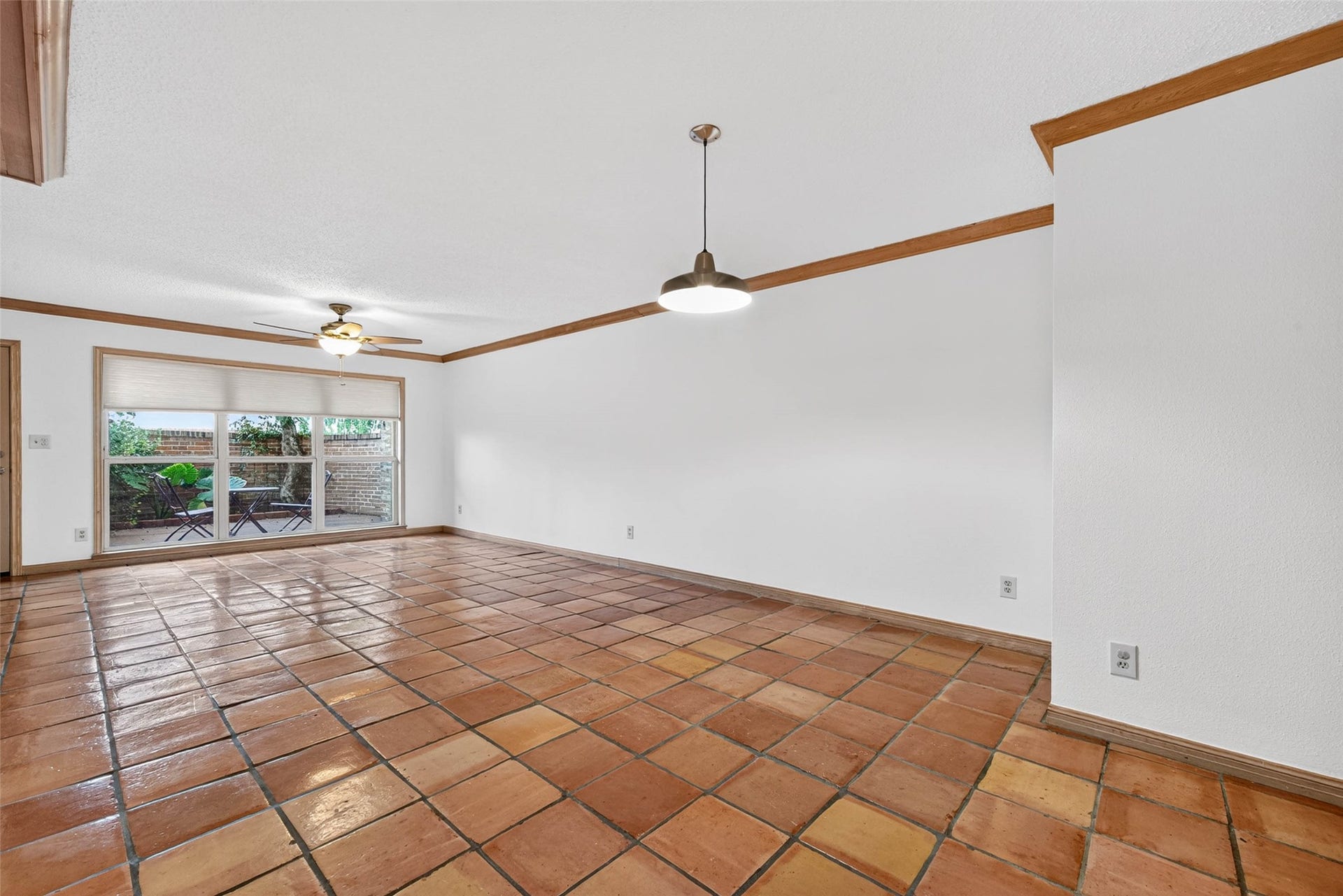 674 S Ripple Creek Drive, Houston, TX 77057