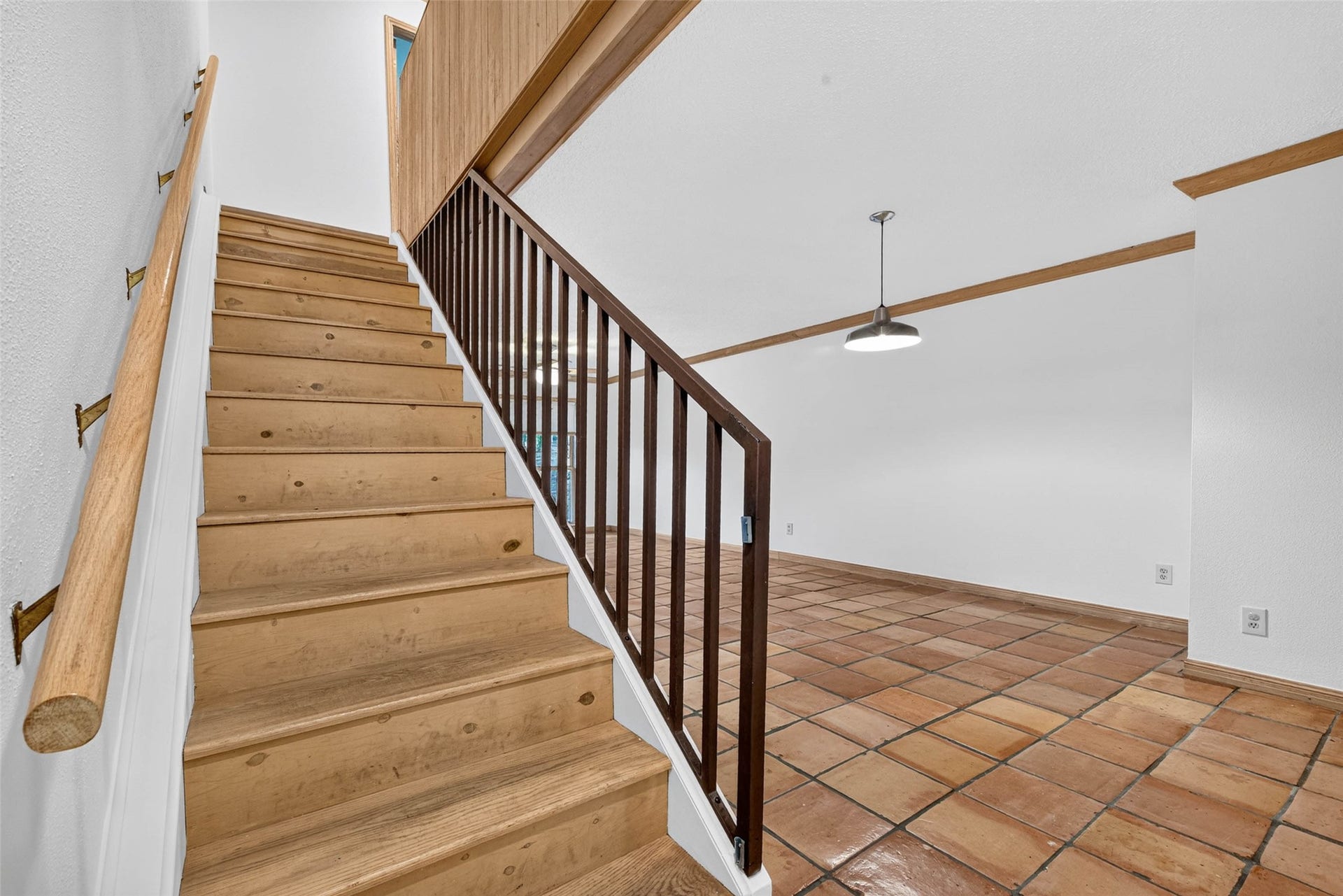 674 S Ripple Creek Drive, Houston, TX 77057